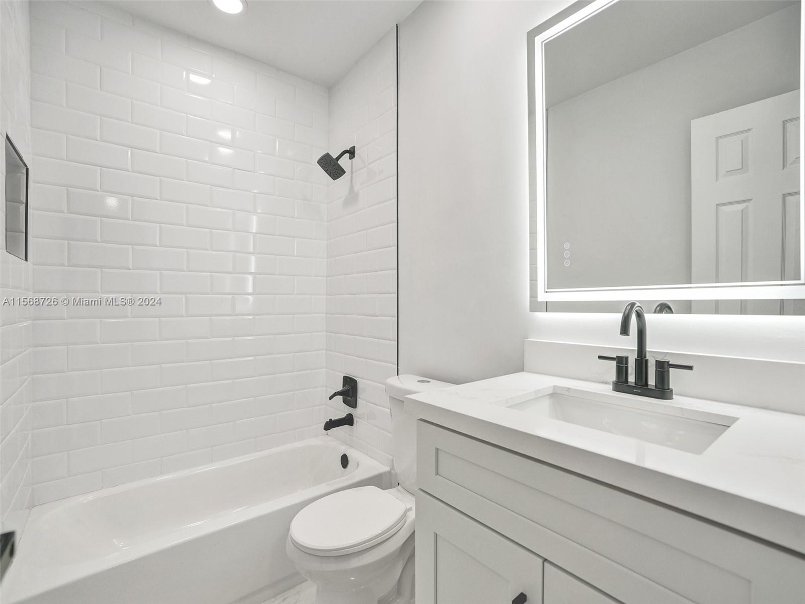 2421 NW 11th St 20B, Miami, Florida 33125, 3 Bedrooms Bedrooms, ,2 BathroomsBathrooms,Residential,For Sale,2421 NW 11th St 20B,A11568726