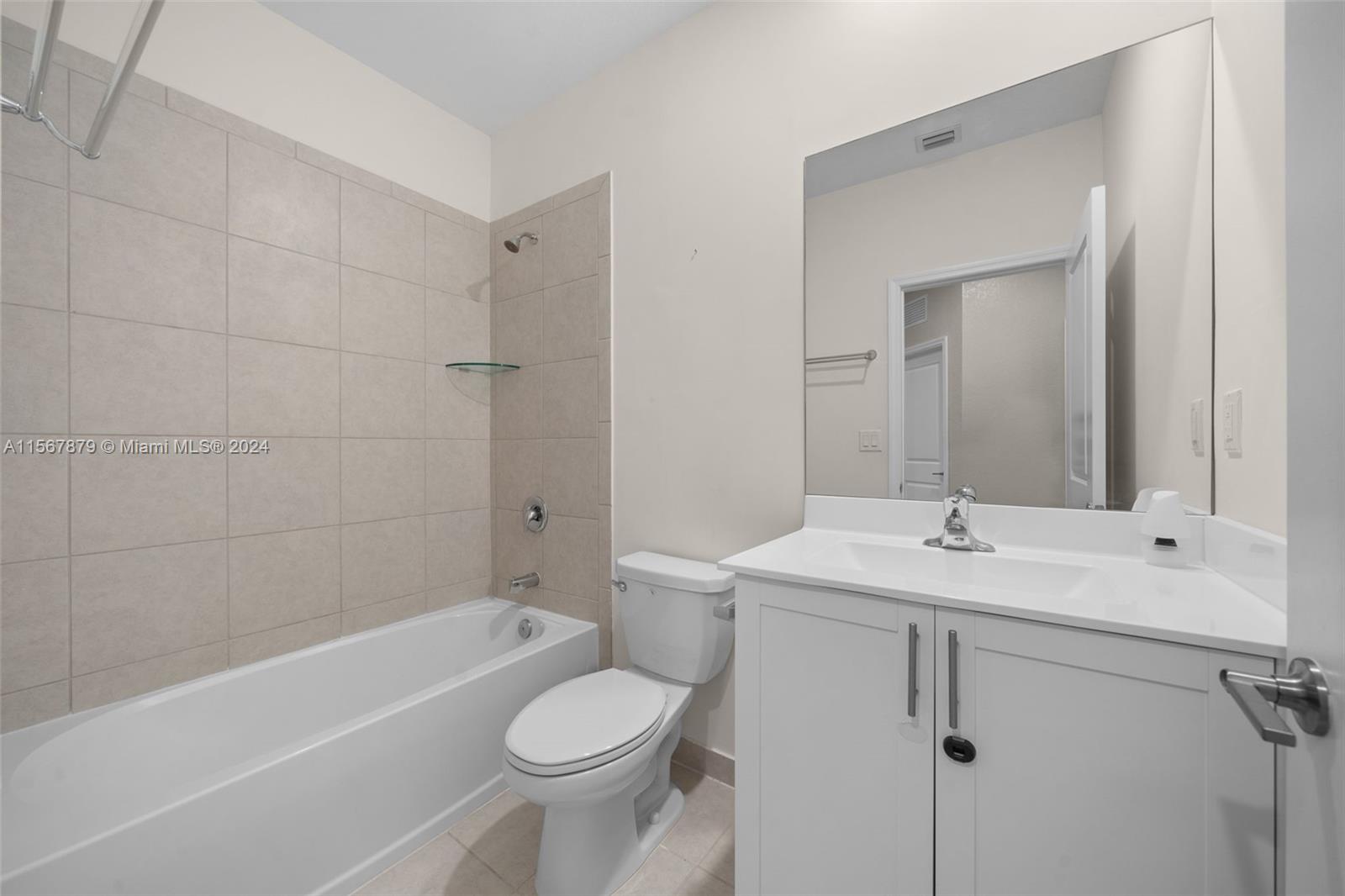 bathroom for the 2 bedrooms upstairs
