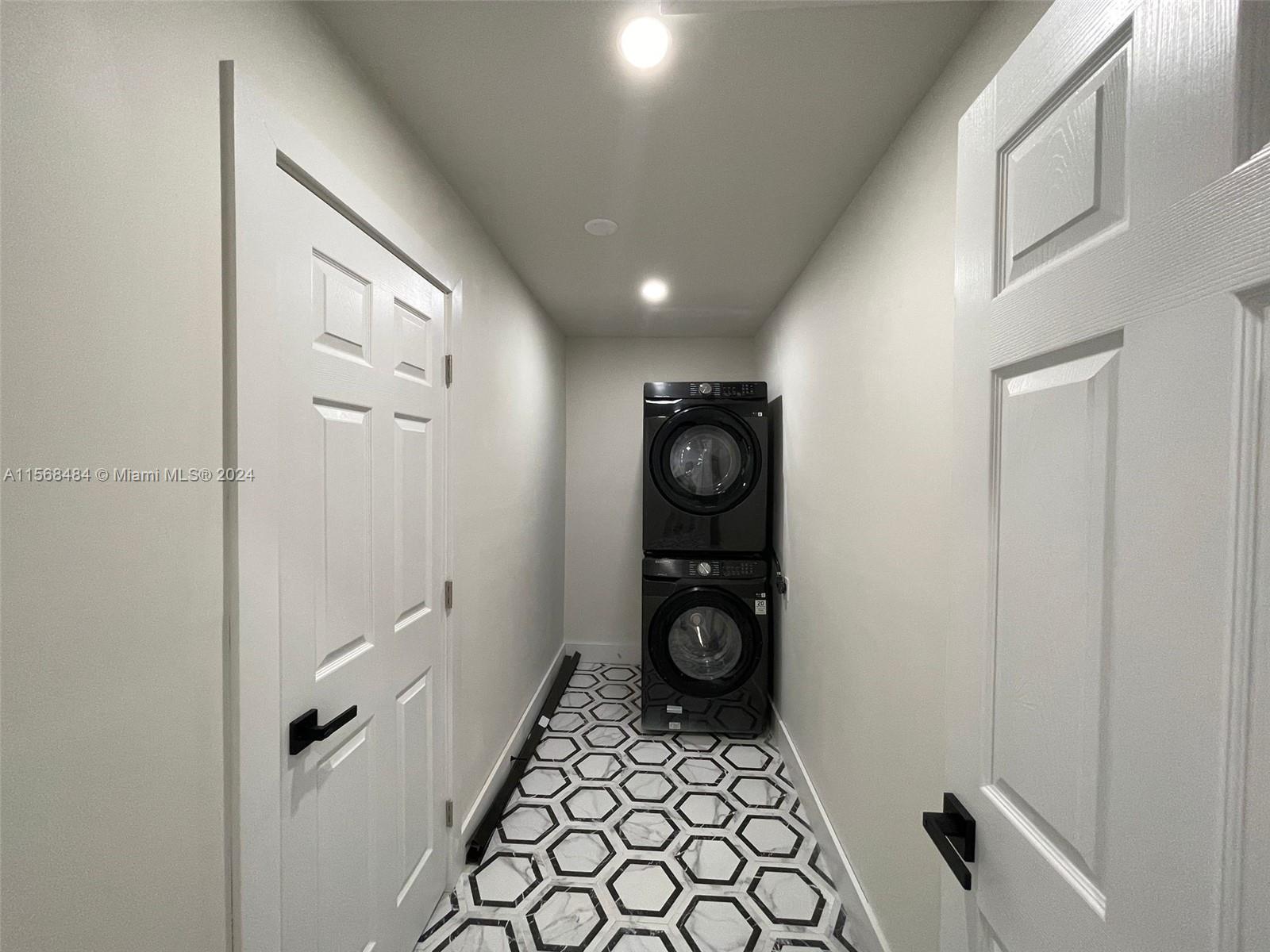 700 Gardenia Ln, Plantation, Florida 33317, 4 Bedrooms Bedrooms, ,3 BathroomsBathrooms,Residentiallease,For Rent,700 Gardenia Ln,A11568484