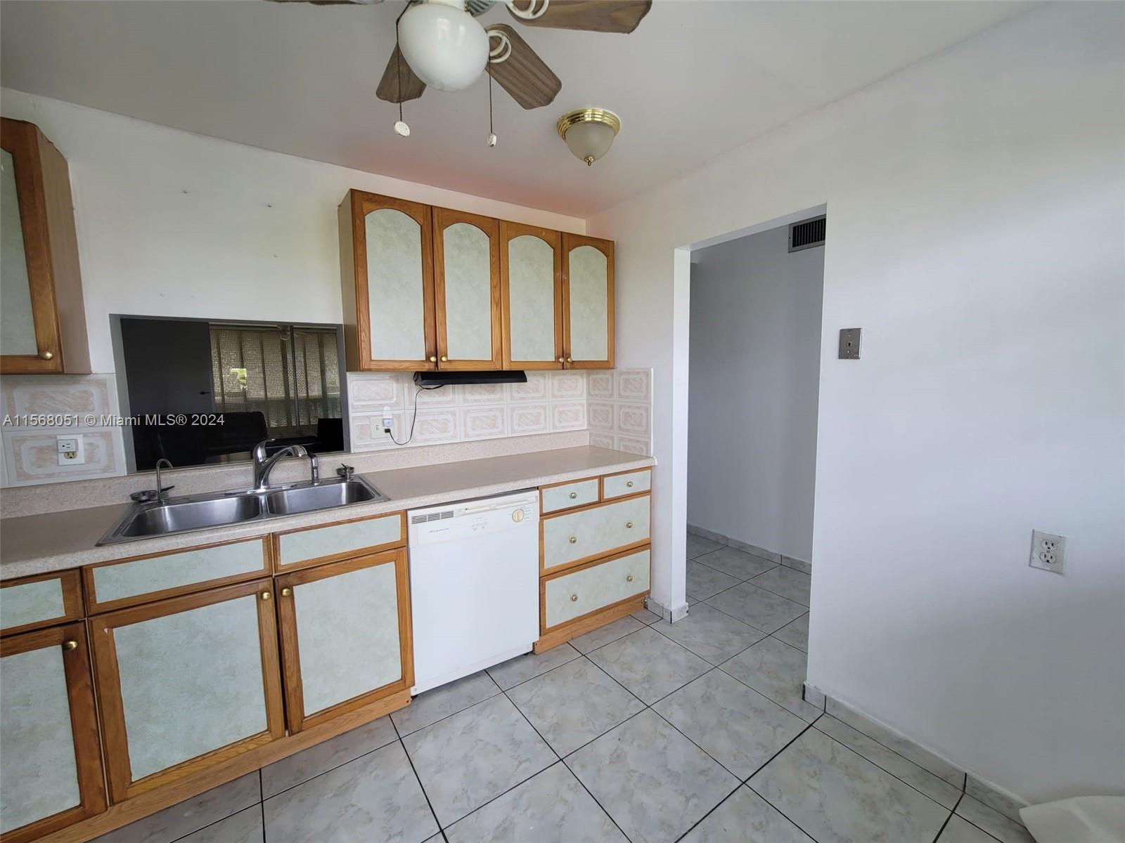 320 NE 12th Ave 408, Hallandale Beach, Florida 33009, 2 Bedrooms Bedrooms, ,2 BathroomsBathrooms,Residential,For Sale,320 NE 12th Ave 408,A11568051