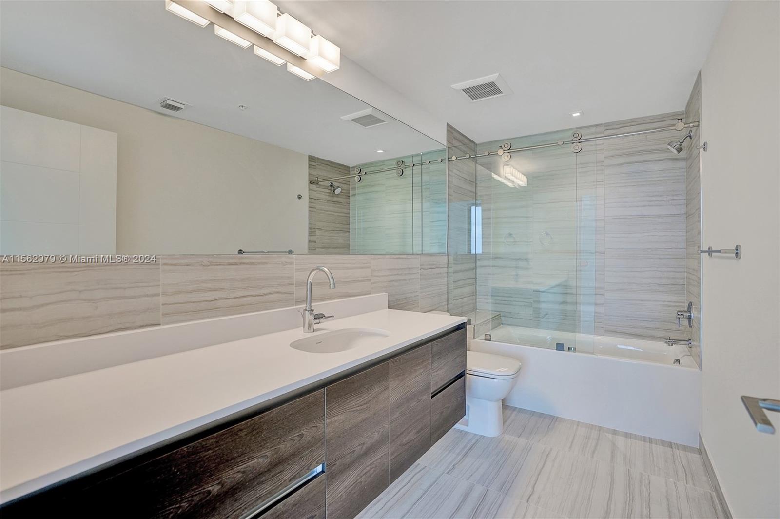 MASTERS BATHROOM