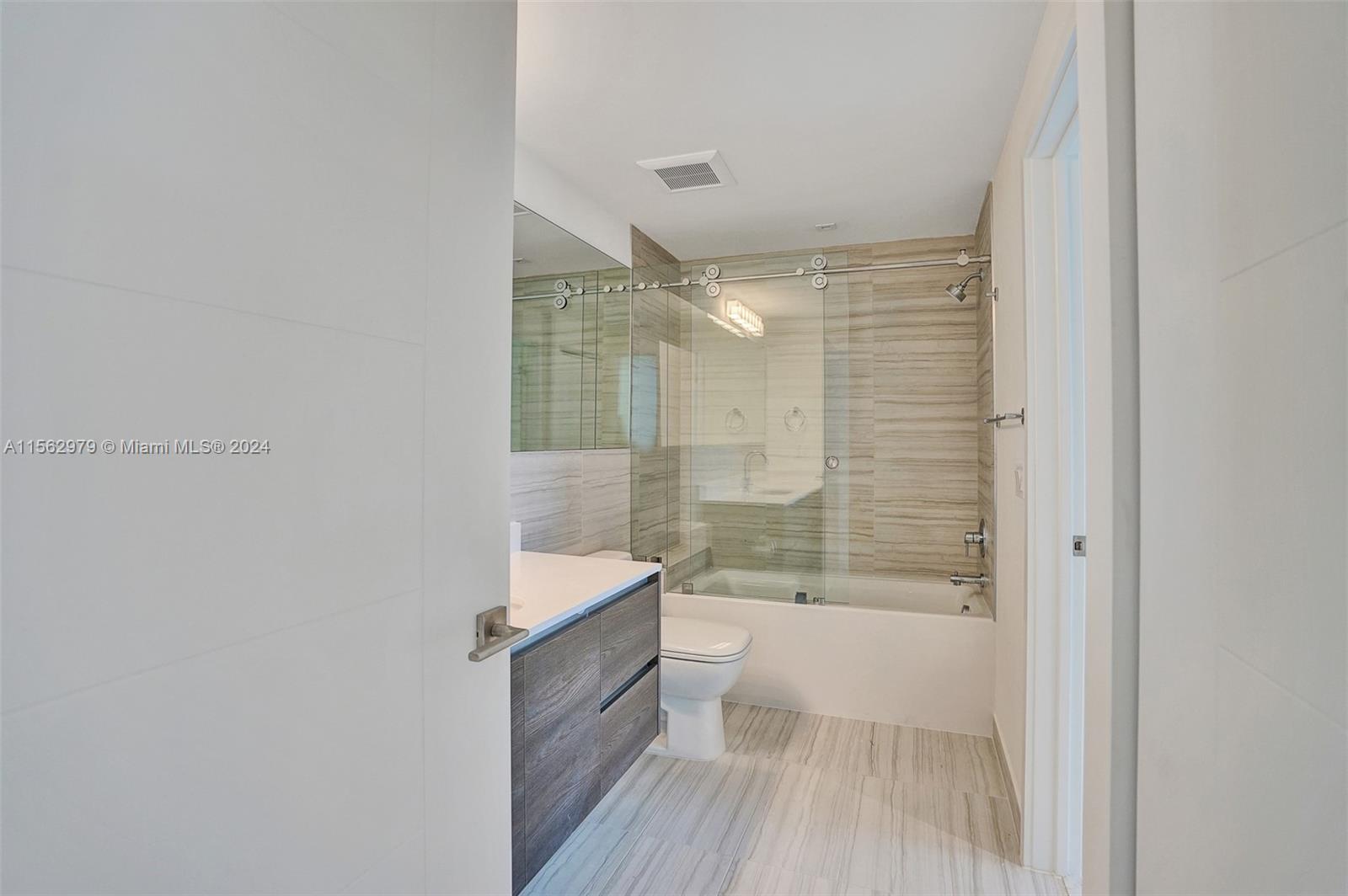 MASTERS BATHROOM