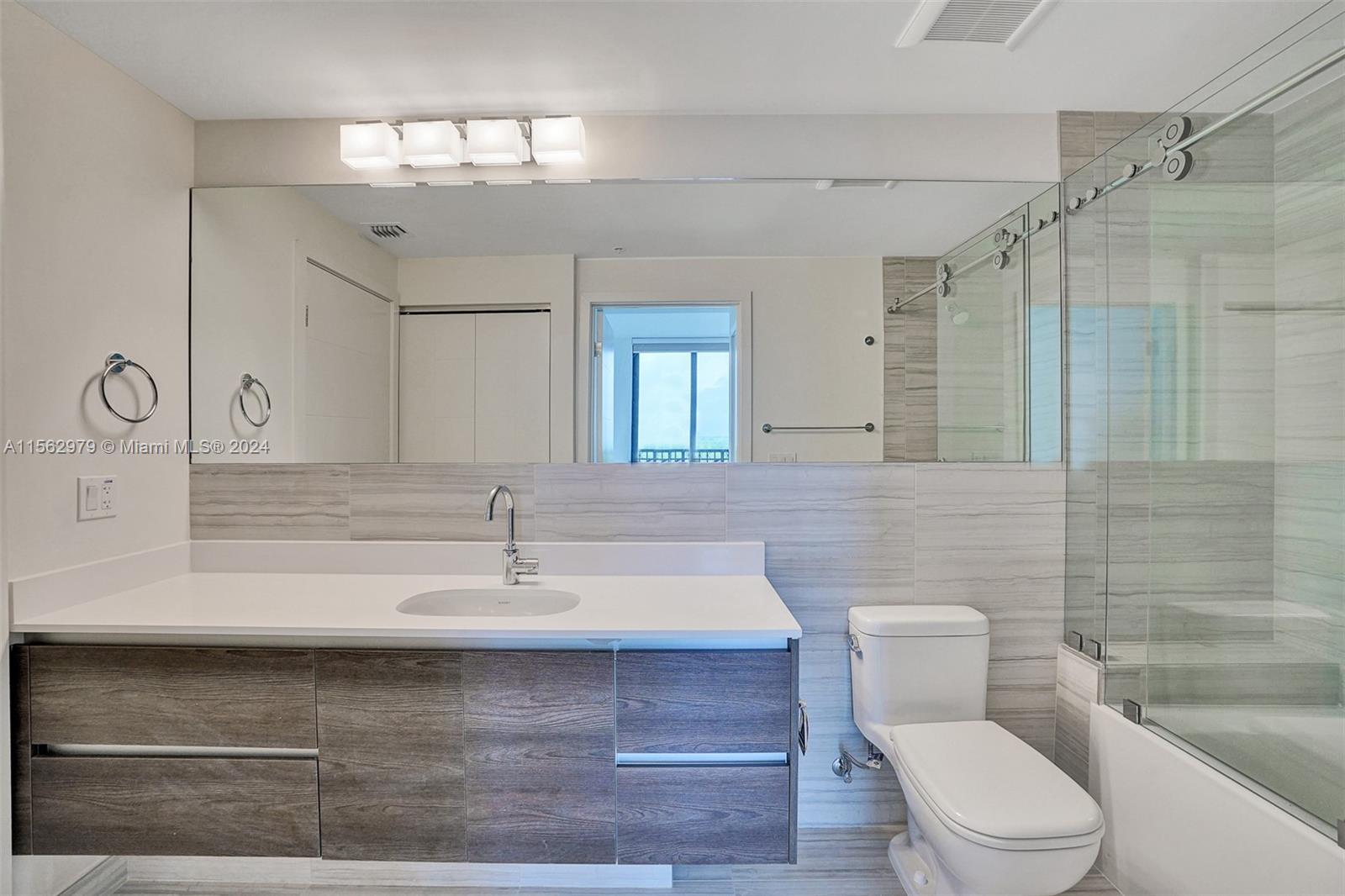 MASTERS BATHROOM