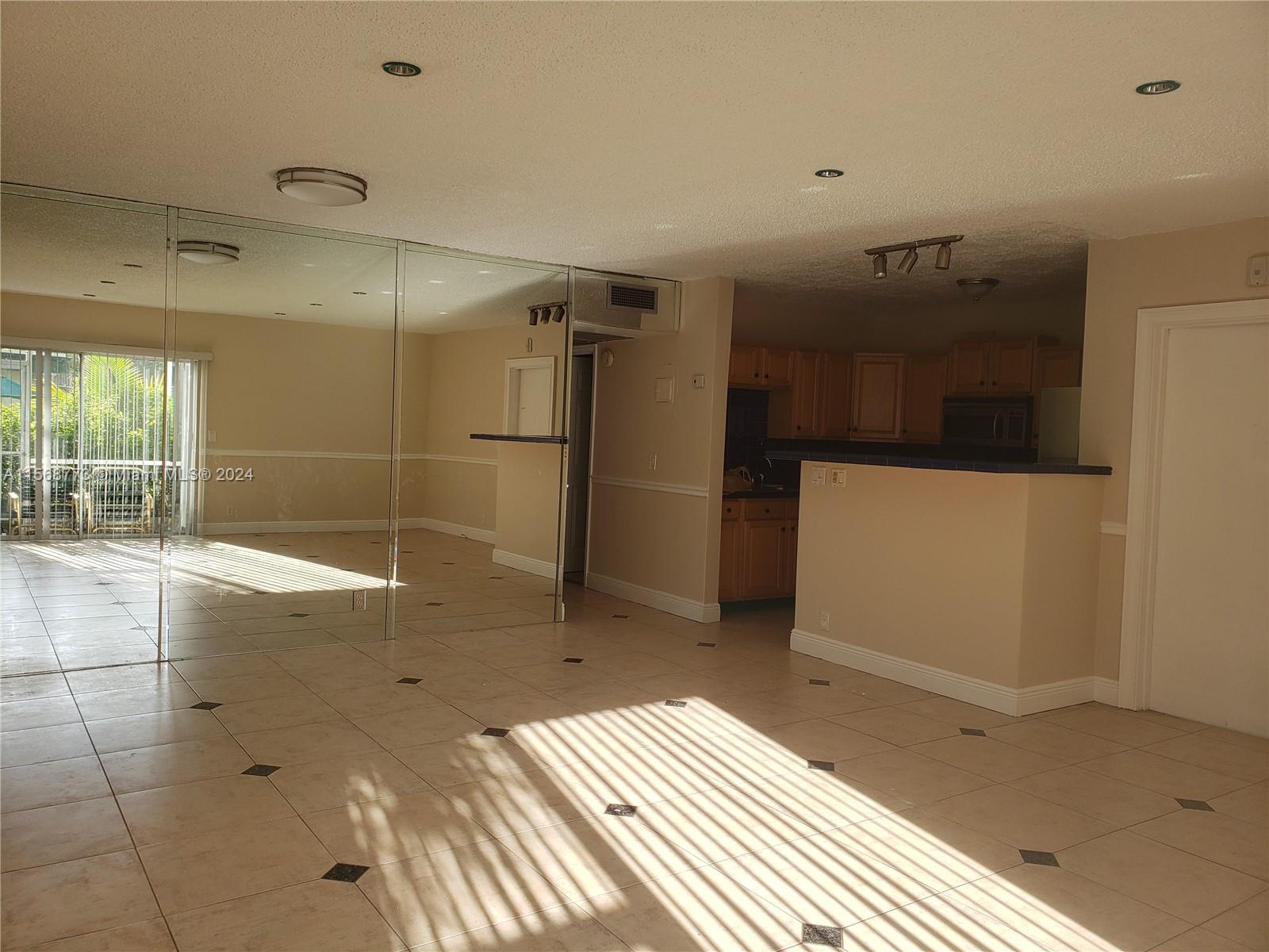 1450 Atlantic Shores Blvd 118, Hallandale Beach, Florida 33009, 2 Bedrooms Bedrooms, ,2 BathroomsBathrooms,Residentiallease,For Rent,1450 Atlantic Shores Blvd 118,A11568773