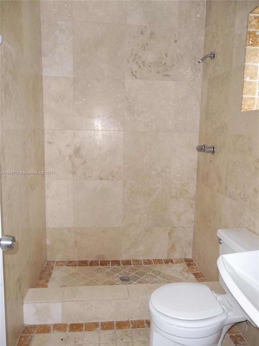 1450 Atlantic Shores Blvd 118, Hallandale Beach, Florida 33009, 2 Bedrooms Bedrooms, ,2 BathroomsBathrooms,Residentiallease,For Rent,1450 Atlantic Shores Blvd 118,A11568773