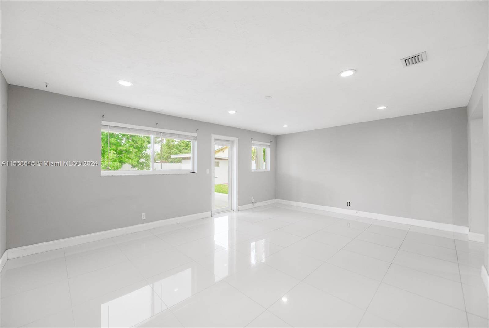 104 SW 7th St, Hallandale Beach, Florida 33009, 3 Bedrooms Bedrooms, ,2 BathroomsBathrooms,Residential,For Sale,104 SW 7th St,A11568645