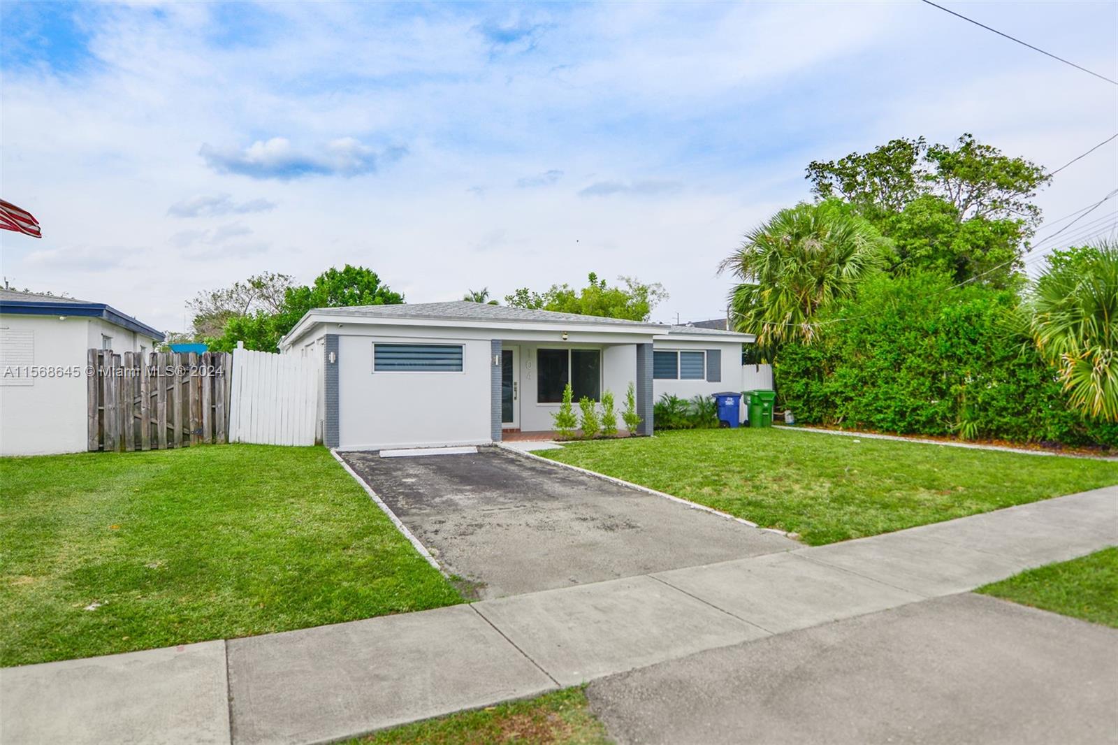 104 SW 7th St, Hallandale Beach, Florida 33009, 3 Bedrooms Bedrooms, ,2 BathroomsBathrooms,Residential,For Sale,104 SW 7th St,A11568645