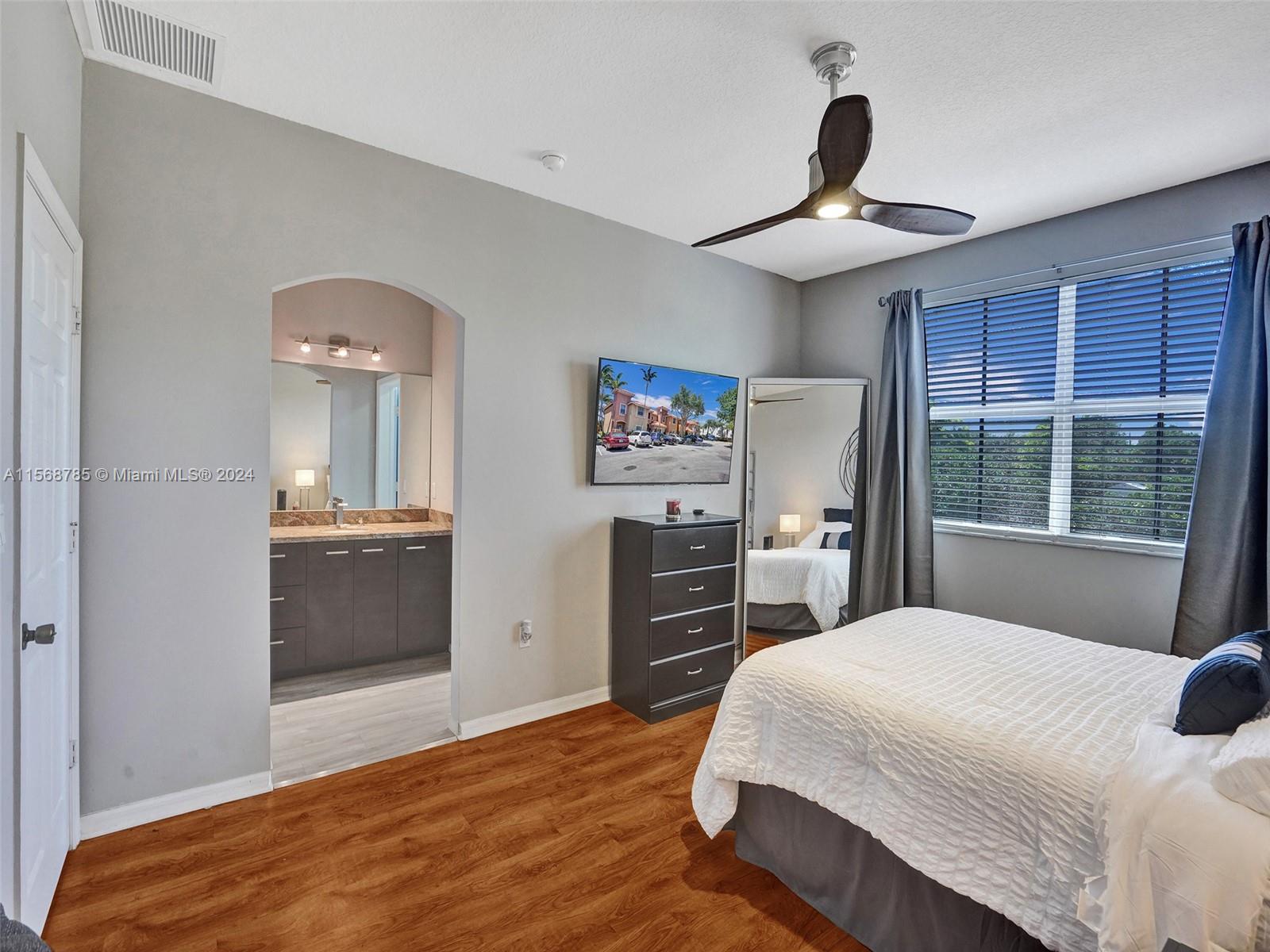 5922 Siena Ln 5922, Hollywood, Florida 33021, 2 Bedrooms Bedrooms, ,2 BathroomsBathrooms,Residentiallease,For Rent,5922 Siena Ln 5922,A11568785