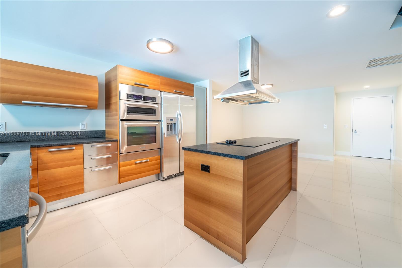 2950 NE 188th St 140, Aventura, Florida 33180, 2 Bedrooms Bedrooms, ,3 BathroomsBathrooms,Residentiallease,For Rent,2950 NE 188th St 140,A11568756