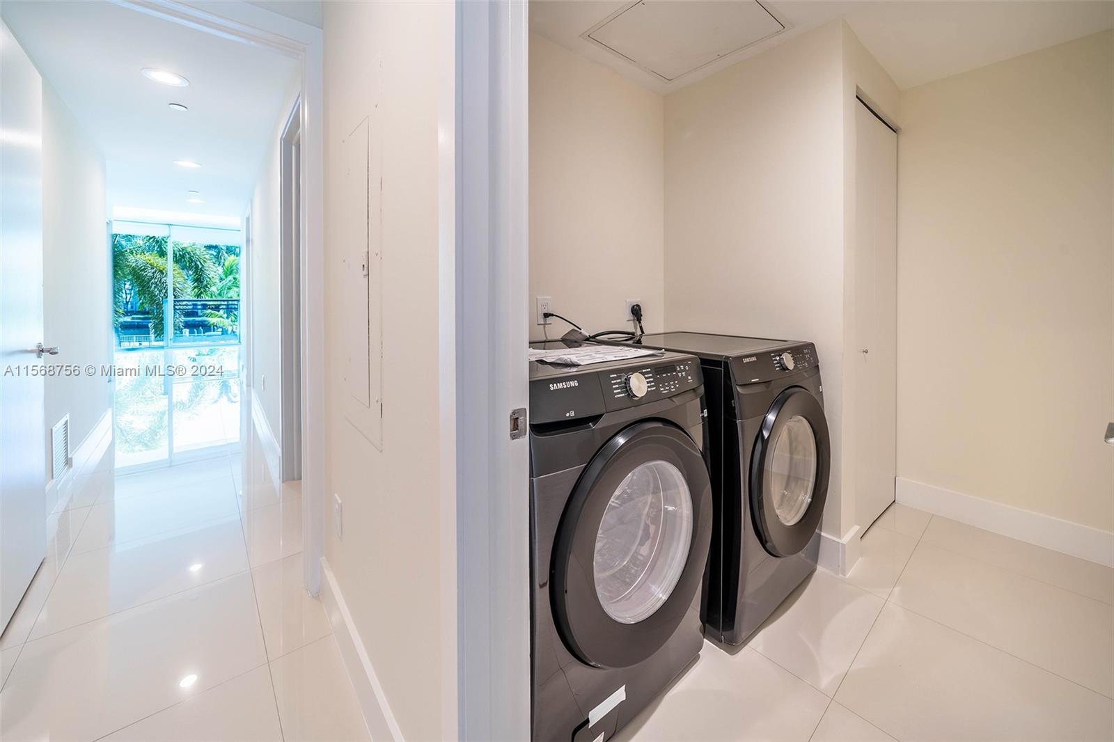 2950 NE 188th St 140, Aventura, Florida 33180, 2 Bedrooms Bedrooms, ,3 BathroomsBathrooms,Residentiallease,For Rent,2950 NE 188th St 140,A11568756