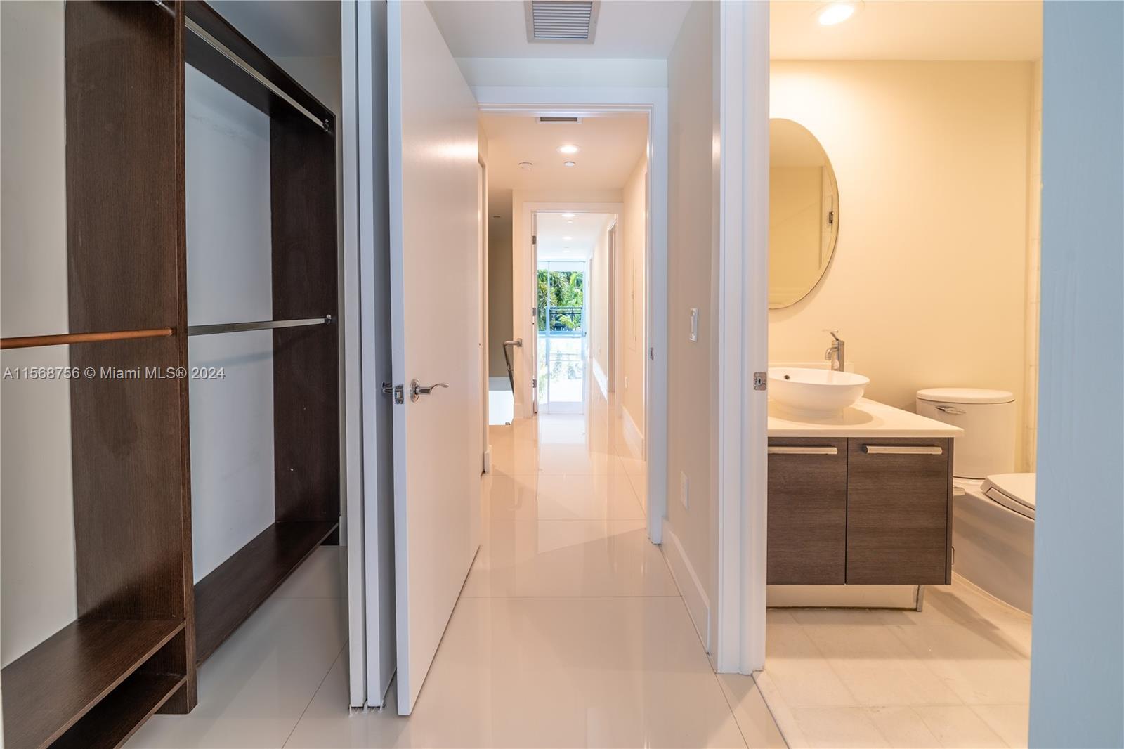 2950 NE 188th St 140, Aventura, Florida 33180, 2 Bedrooms Bedrooms, ,3 BathroomsBathrooms,Residentiallease,For Rent,2950 NE 188th St 140,A11568756