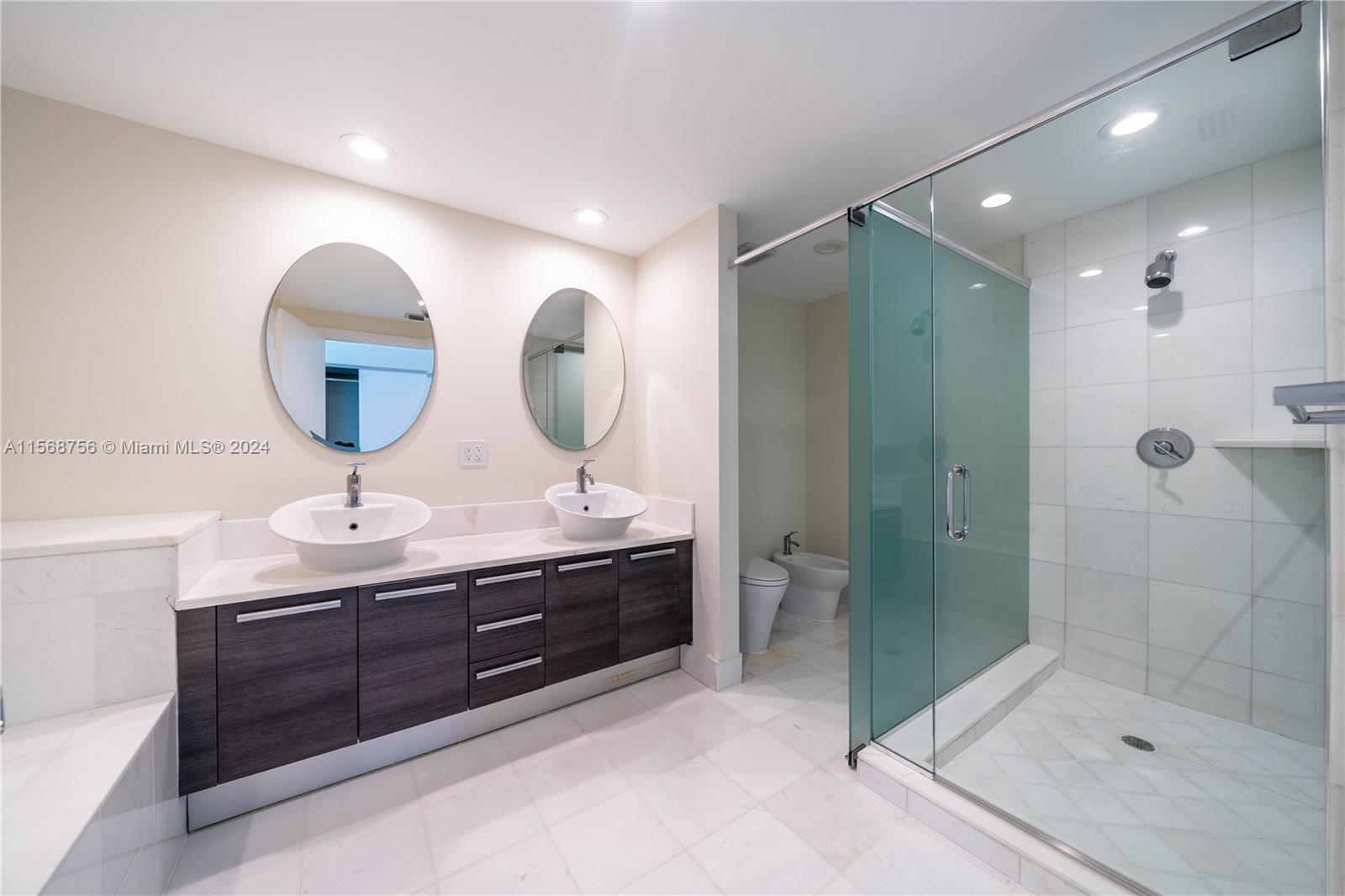 2950 NE 188th St 140, Aventura, Florida 33180, 2 Bedrooms Bedrooms, ,3 BathroomsBathrooms,Residentiallease,For Rent,2950 NE 188th St 140,A11568756