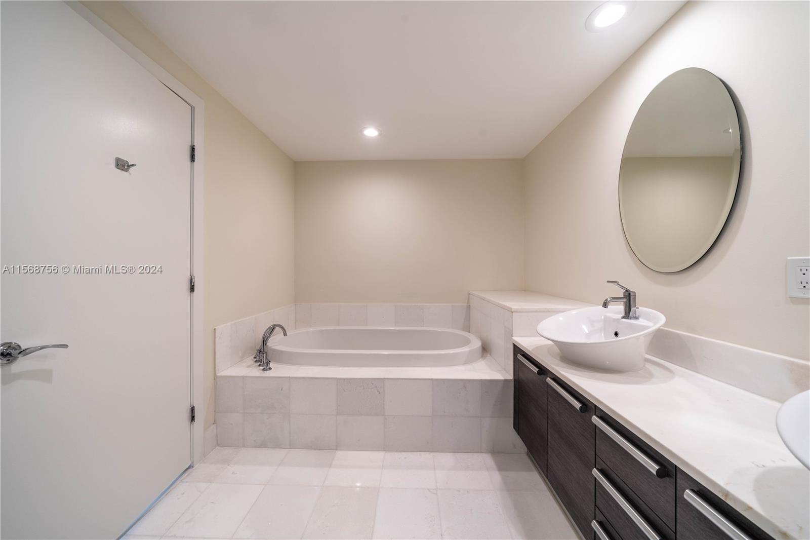 2950 NE 188th St 140, Aventura, Florida 33180, 2 Bedrooms Bedrooms, ,3 BathroomsBathrooms,Residentiallease,For Rent,2950 NE 188th St 140,A11568756