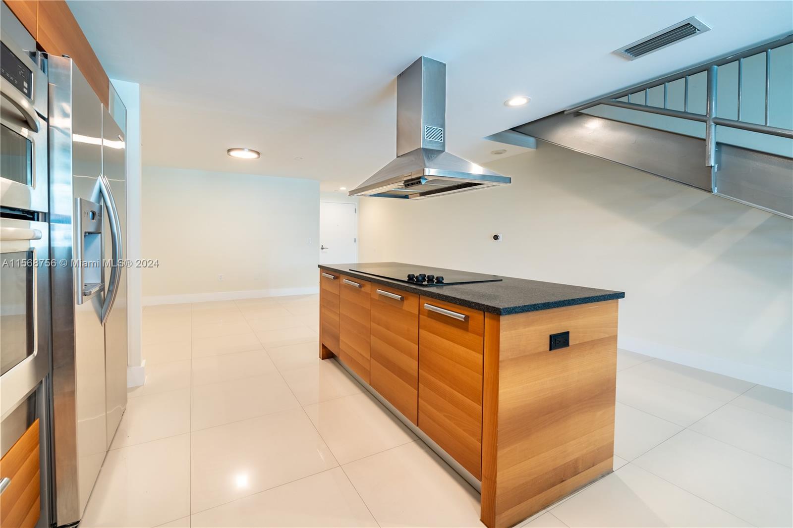 2950 NE 188th St 140, Aventura, Florida 33180, 2 Bedrooms Bedrooms, ,3 BathroomsBathrooms,Residentiallease,For Rent,2950 NE 188th St 140,A11568756
