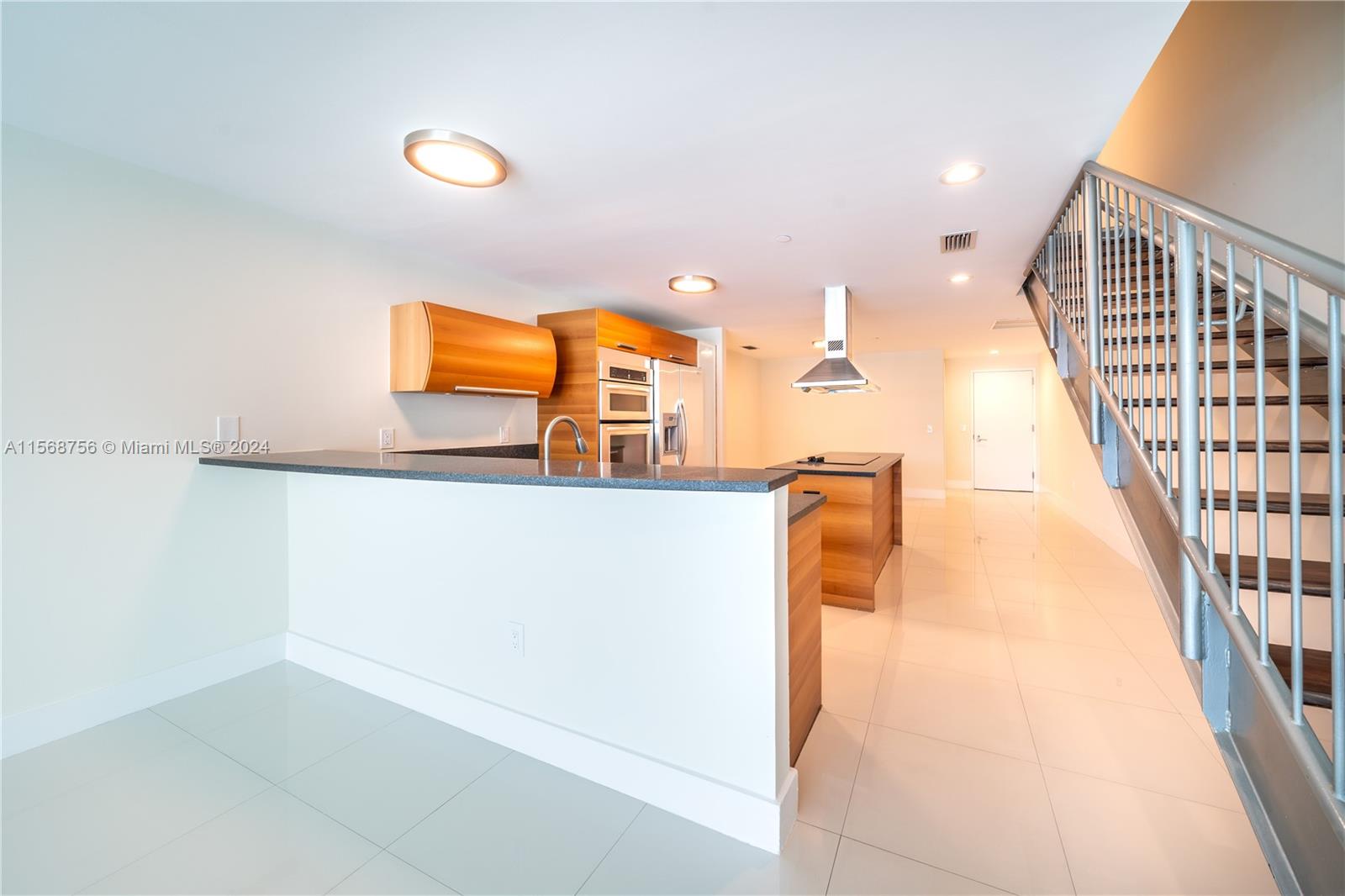 2950 NE 188th St 140, Aventura, Florida 33180, 2 Bedrooms Bedrooms, ,3 BathroomsBathrooms,Residentiallease,For Rent,2950 NE 188th St 140,A11568756