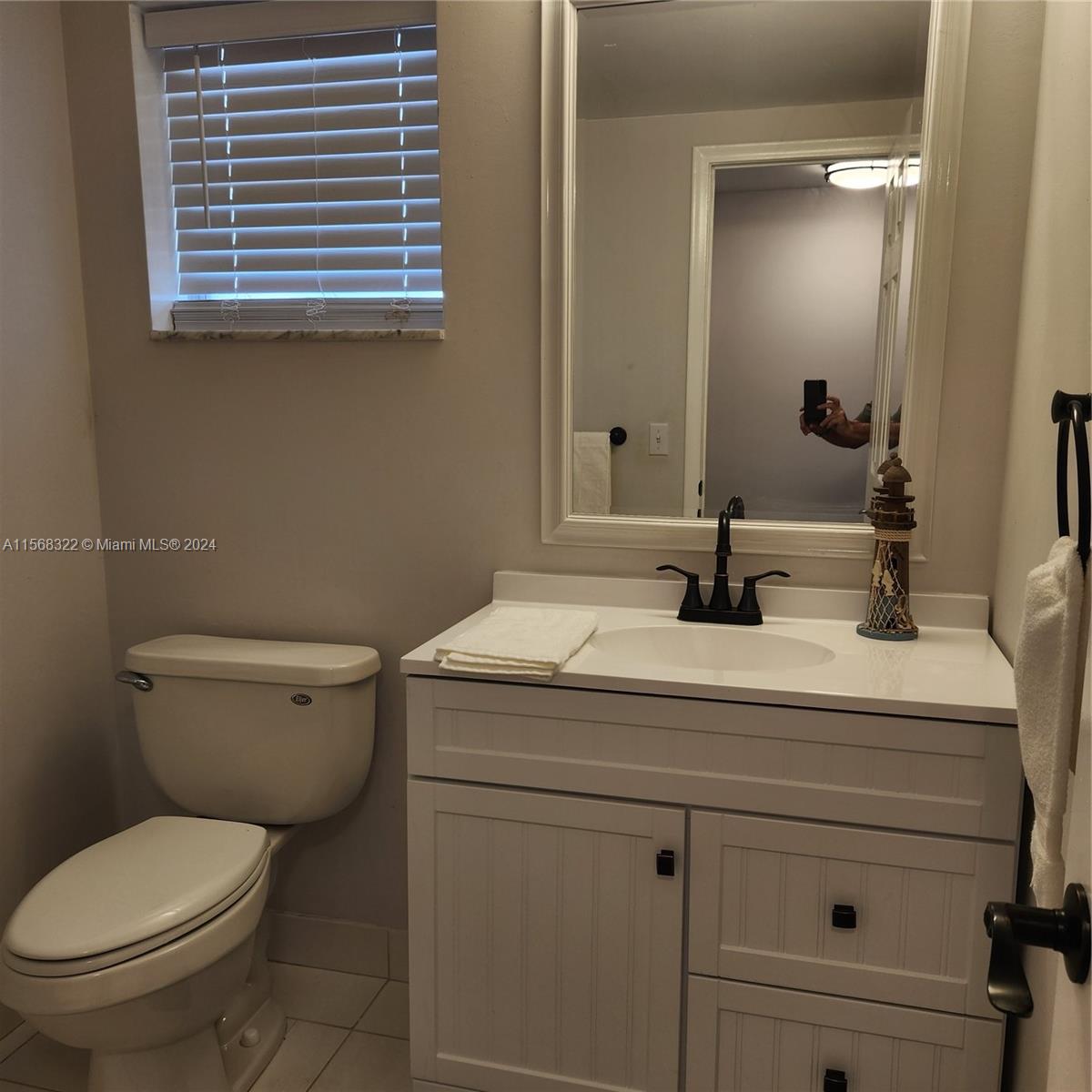 1/2 Bathroom