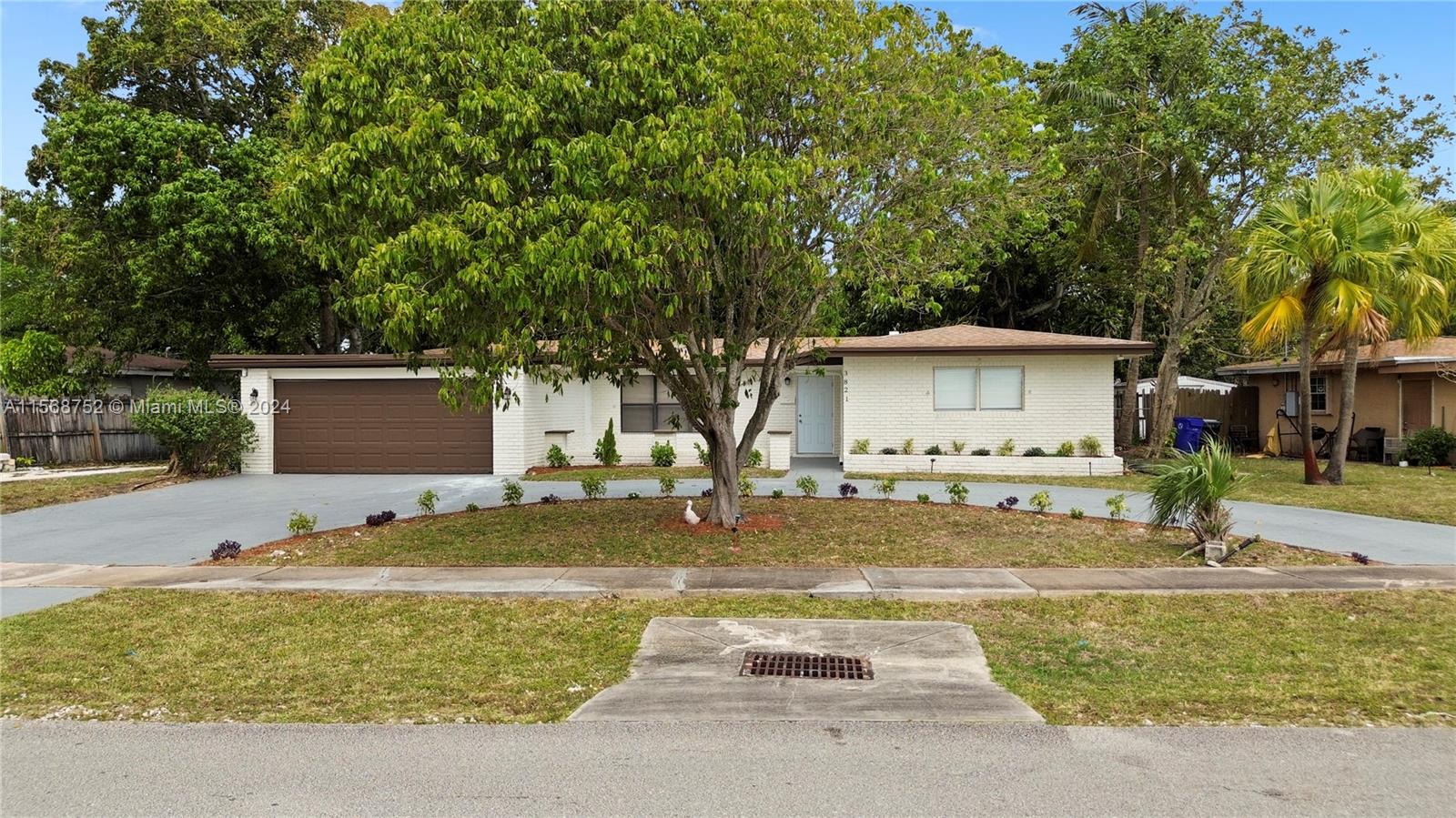 3821 SW 10th St  For Sale A11568752, FL