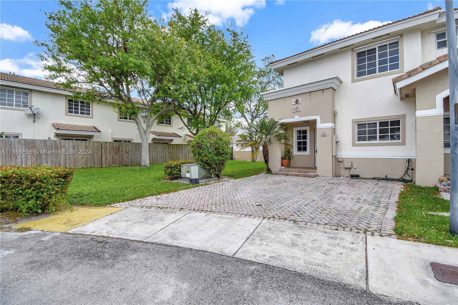 13958 SW 260th St 101, Homestead, Florida 33032, 2 Bedrooms Bedrooms, ,2 BathroomsBathrooms,Residentiallease,For Rent,13958 SW 260th St 101,A11568856