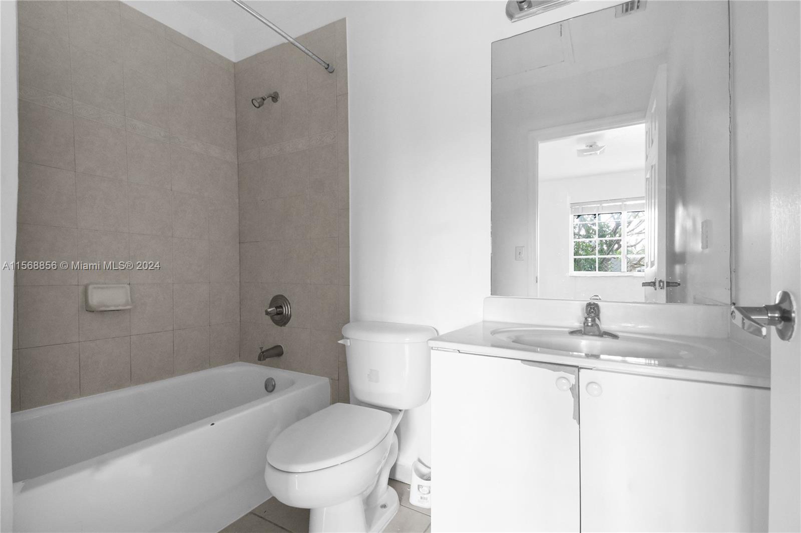 13958 SW 260th St 101, Homestead, Florida 33032, 2 Bedrooms Bedrooms, ,2 BathroomsBathrooms,Residentiallease,For Rent,13958 SW 260th St 101,A11568856
