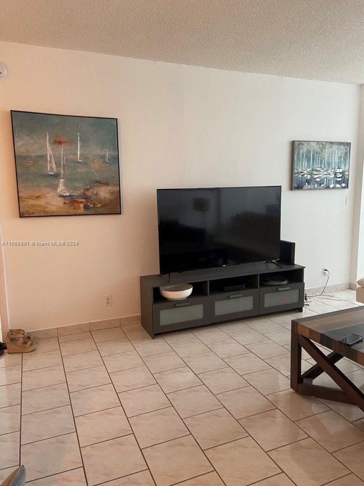 1801 S Ocean Dr PH43, Hallandale Beach, Florida 33009, 1 Bedroom Bedrooms, ,1 BathroomBathrooms,Residentiallease,For Rent,1801 S Ocean Dr PH43,A11568891