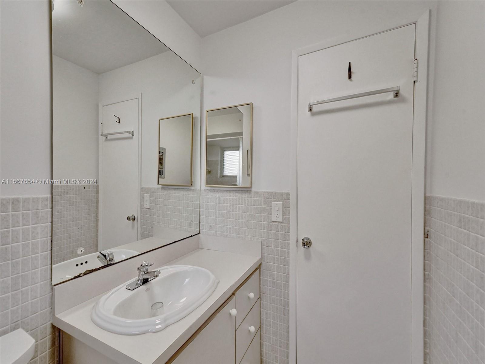 2600 Diana Dr 118, Hallandale Beach, Florida 33009, 1 Bedroom Bedrooms, ,1 BathroomBathrooms,Residential,For Sale,2600 Diana Dr 118,A11567654