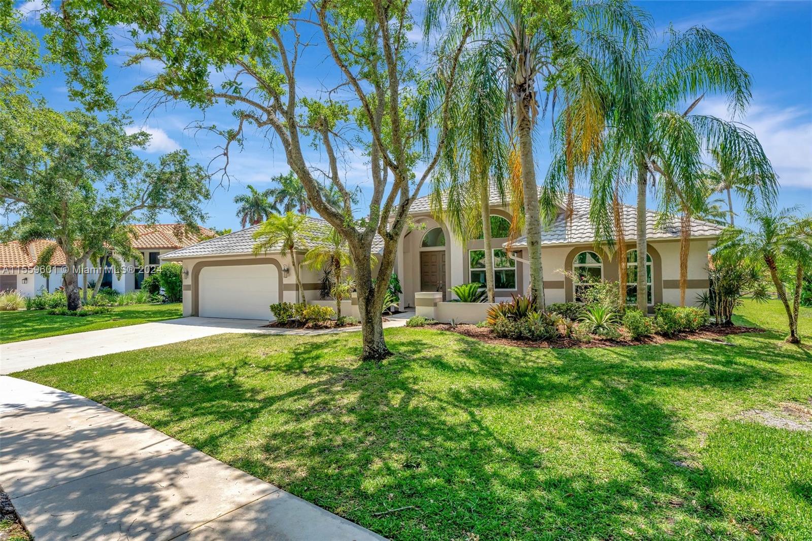 1038  Poplar Cir  For Sale A11559601, FL