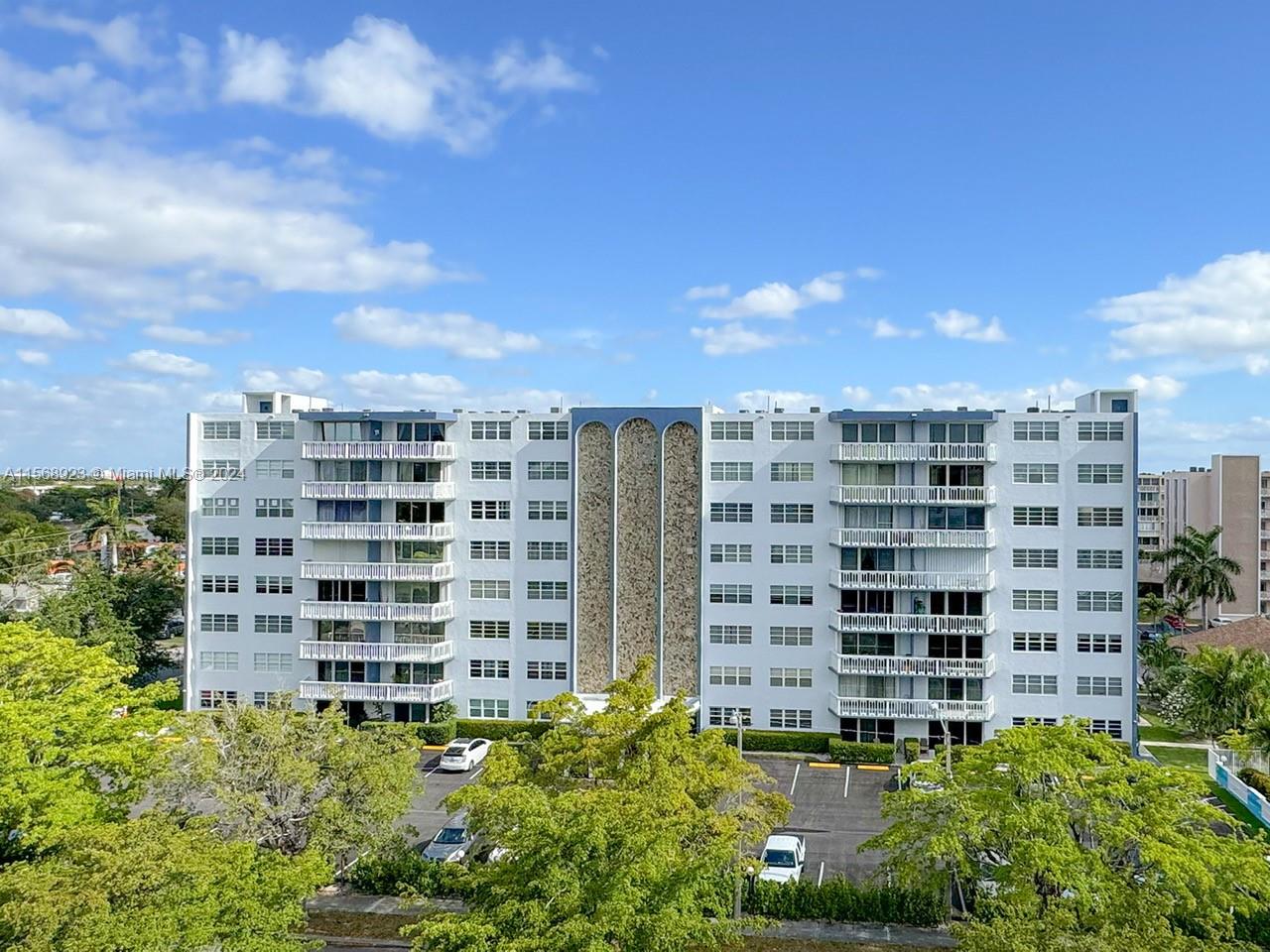 400 NE 12th Ave 404, Hallandale Beach, Florida 33009, 2 Bedrooms Bedrooms, ,2 BathroomsBathrooms,Residential,For Sale,400 NE 12th Ave 404,A11568923