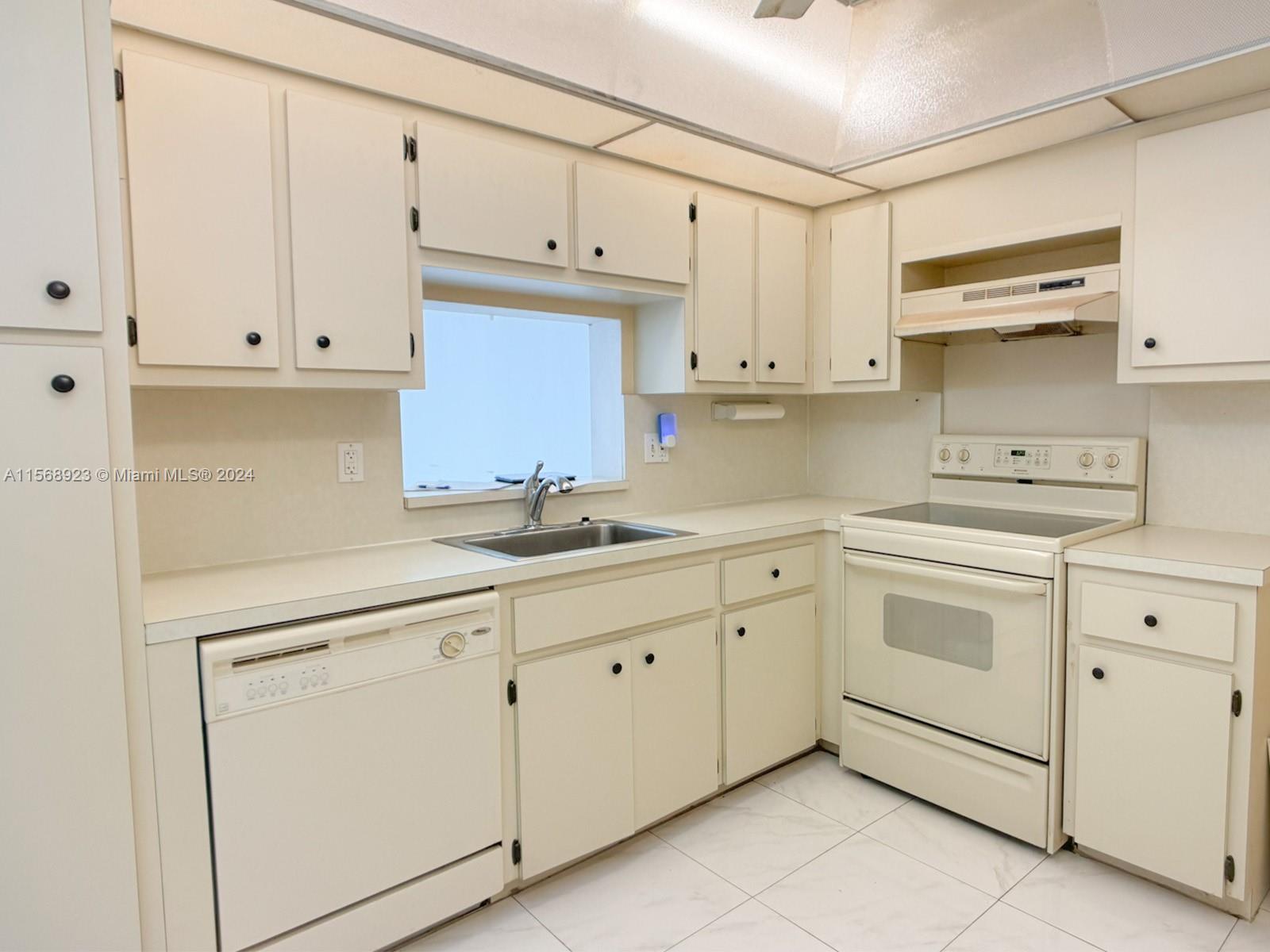 400 NE 12th Ave 404, Hallandale Beach, Florida 33009, 2 Bedrooms Bedrooms, ,2 BathroomsBathrooms,Residential,For Sale,400 NE 12th Ave 404,A11568923