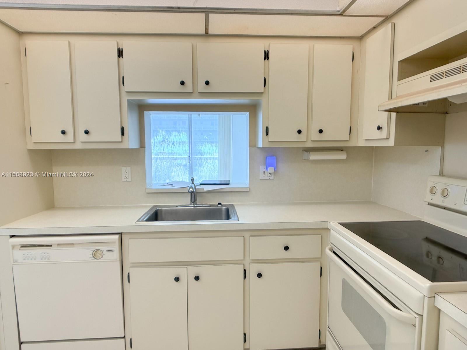 400 NE 12th Ave 404, Hallandale Beach, Florida 33009, 2 Bedrooms Bedrooms, ,2 BathroomsBathrooms,Residential,For Sale,400 NE 12th Ave 404,A11568923