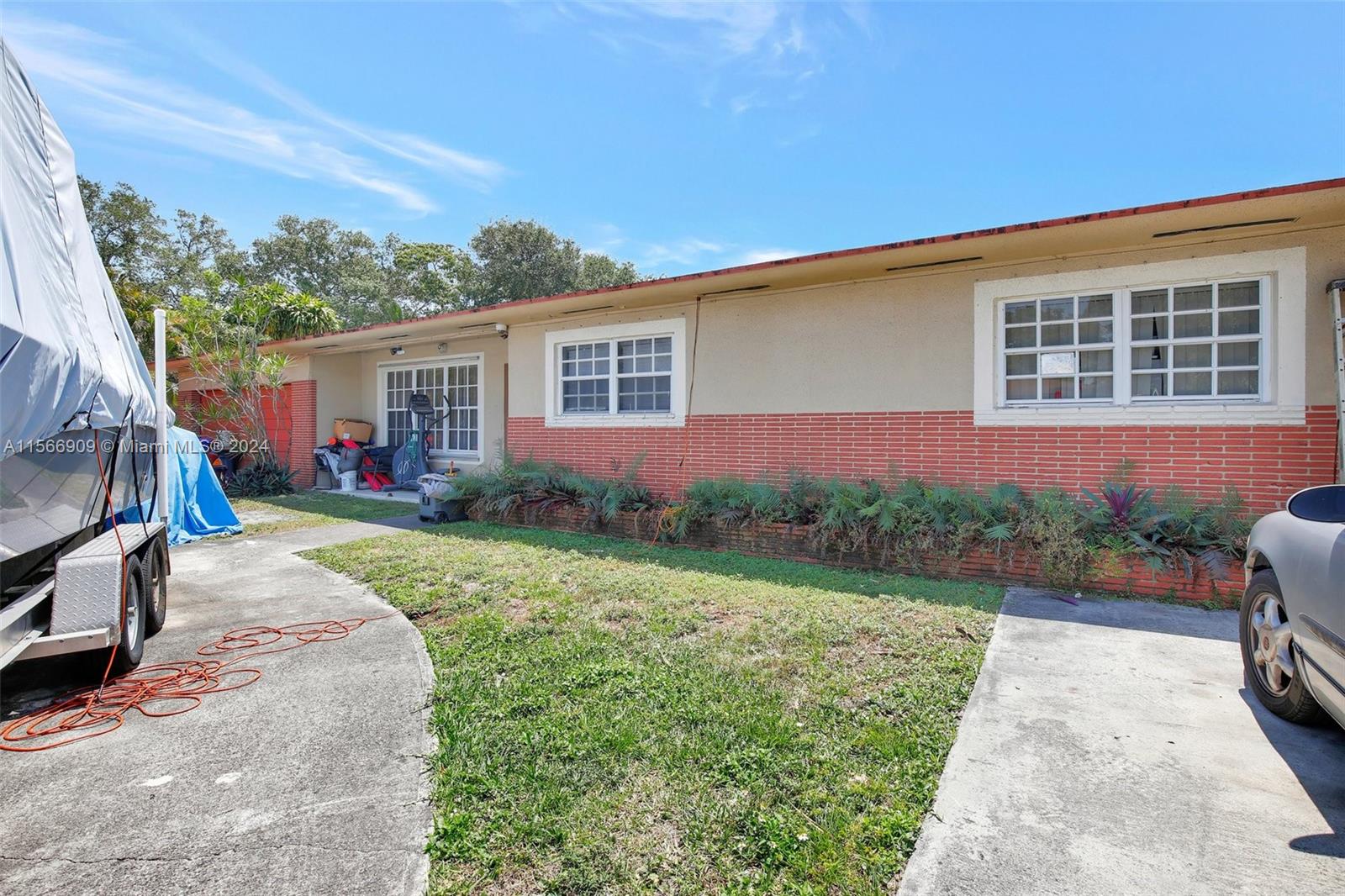 6832 SW 16th Ct  For Sale A11566909, FL