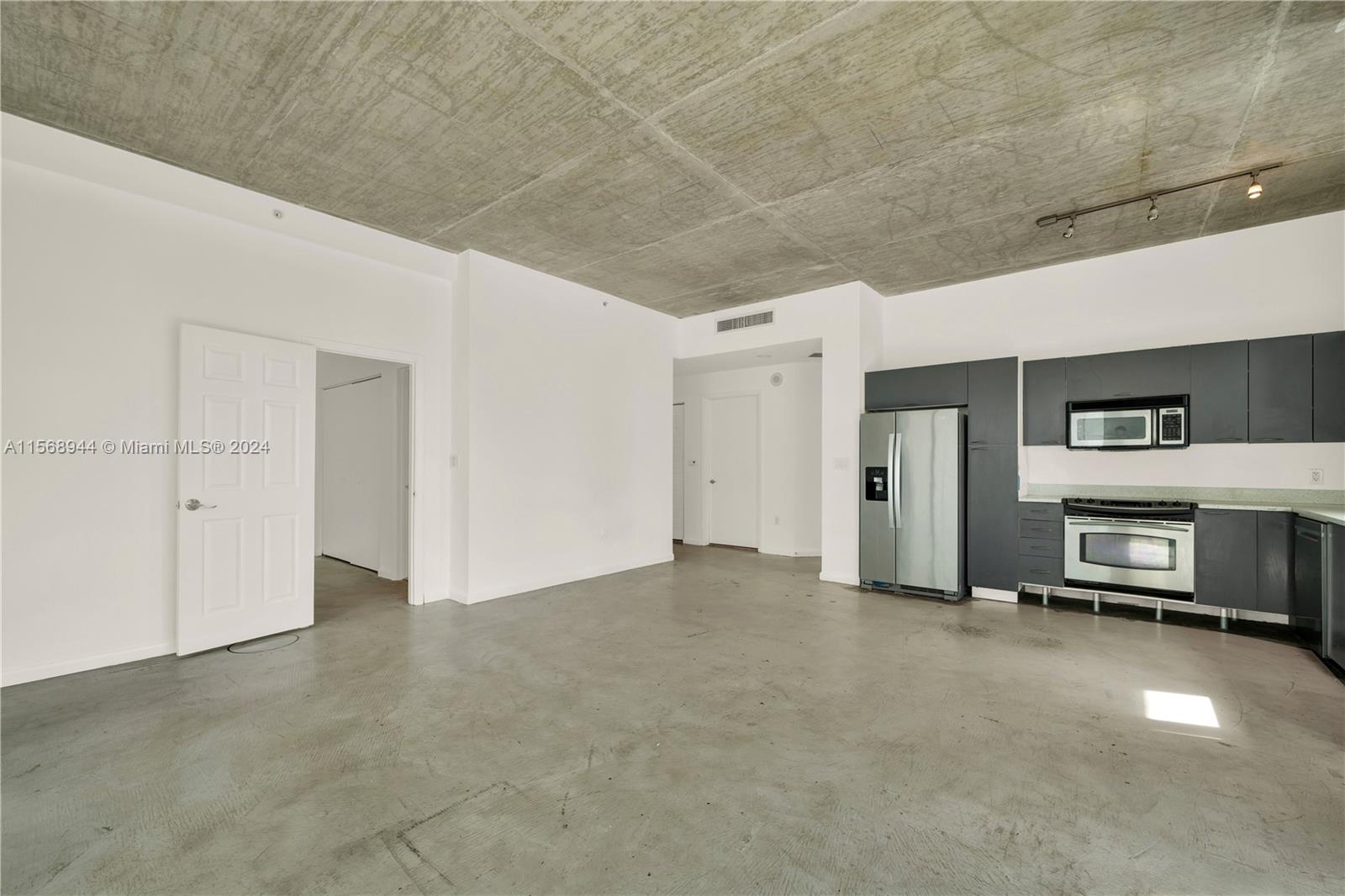 234 NE 3rd St 601, Miami, Florida 33132, 2 Bedrooms Bedrooms, ,2 BathroomsBathrooms,Residentiallease,For Rent,234 NE 3rd St 601,A11568944