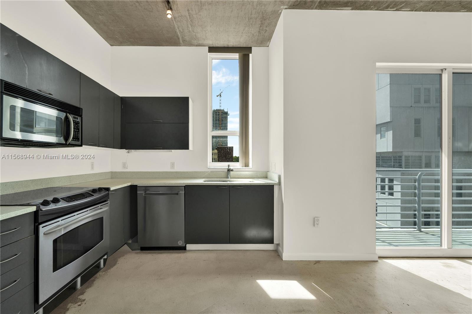 234 NE 3rd St 601, Miami, Florida 33132, 2 Bedrooms Bedrooms, ,2 BathroomsBathrooms,Residentiallease,For Rent,234 NE 3rd St 601,A11568944