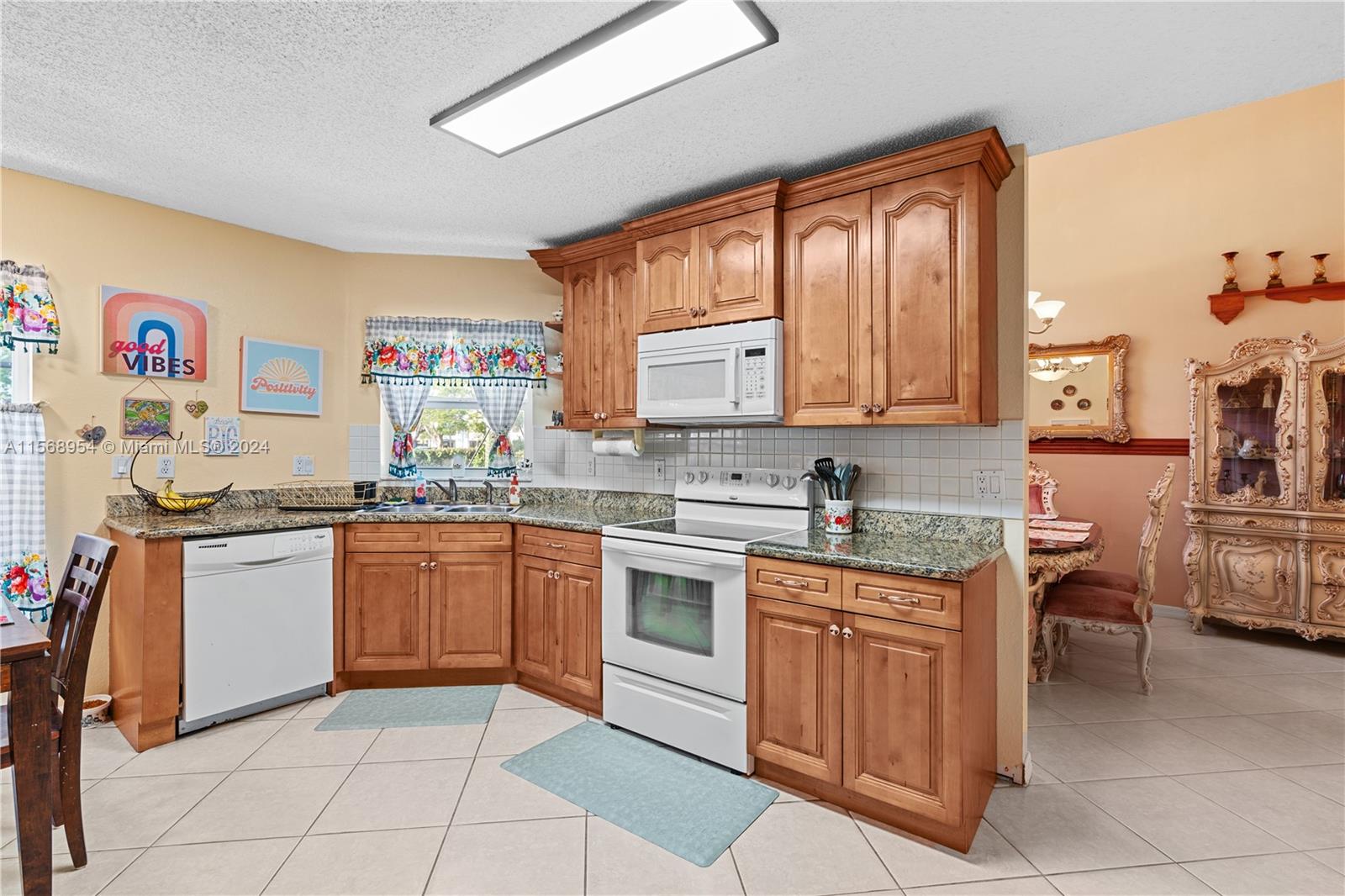 Listing Photo 12