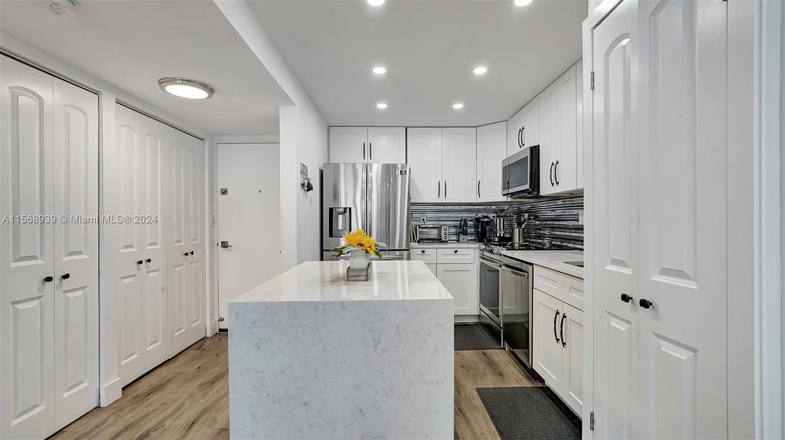 3701 N Country Club Dr 903, Aventura, Florida 33180, 2 Bedrooms Bedrooms, ,2 BathroomsBathrooms,Residential,For Sale,3701 N Country Club Dr 903,A11568939