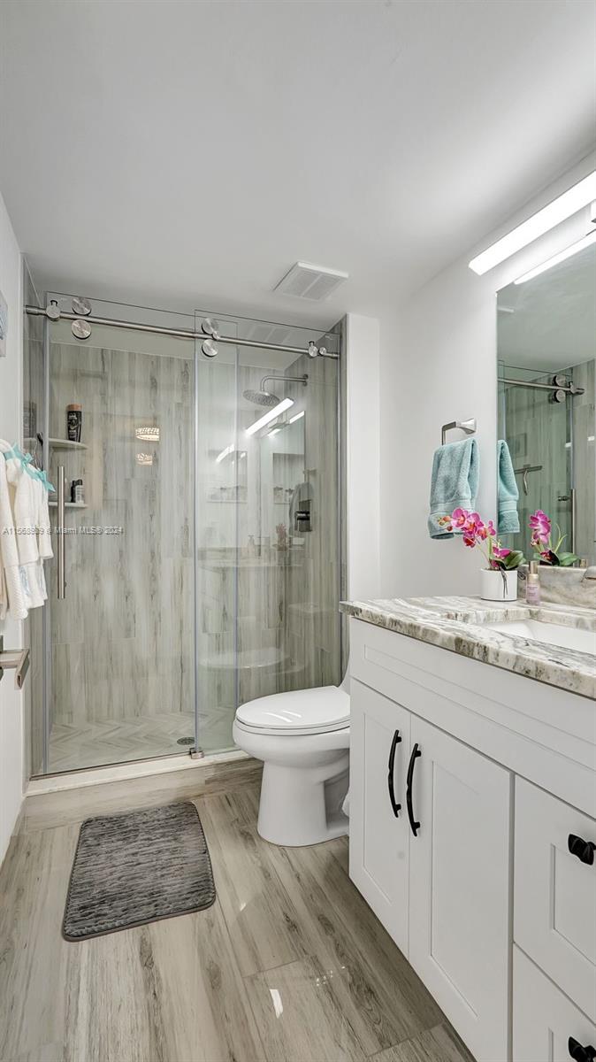 3701 N Country Club Dr 903, Aventura, Florida 33180, 2 Bedrooms Bedrooms, ,2 BathroomsBathrooms,Residential,For Sale,3701 N Country Club Dr 903,A11568939