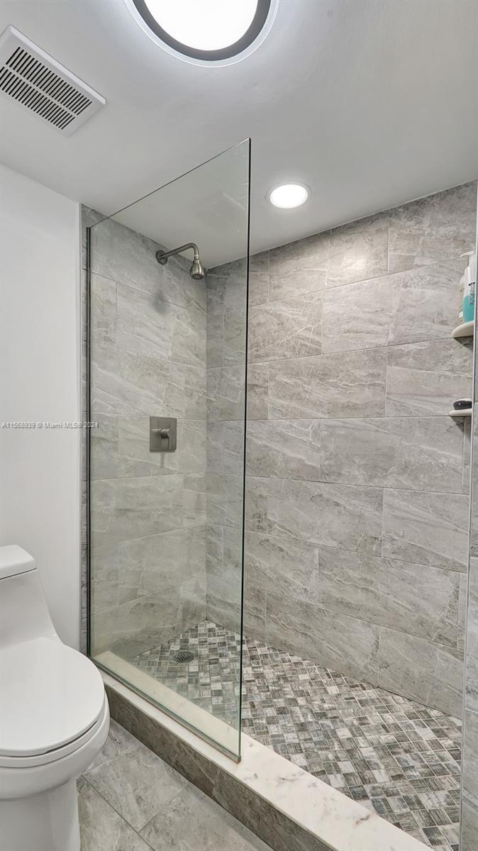 3701 N Country Club Dr 903, Aventura, Florida 33180, 2 Bedrooms Bedrooms, ,2 BathroomsBathrooms,Residential,For Sale,3701 N Country Club Dr 903,A11568939