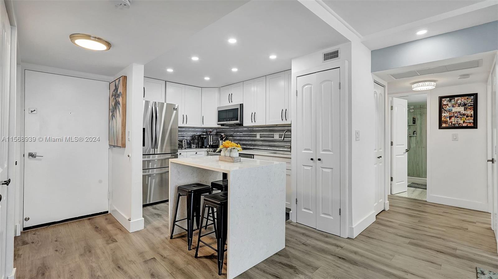 3701 N Country Club Dr 903, Aventura, Florida 33180, 2 Bedrooms Bedrooms, ,2 BathroomsBathrooms,Residential,For Sale,3701 N Country Club Dr 903,A11568939