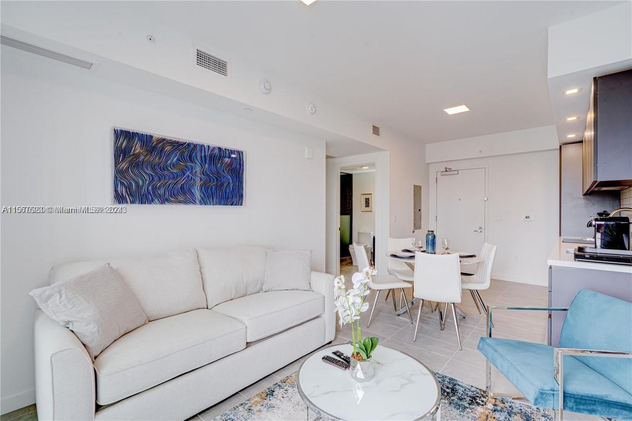 227 NE 2nd St 2205, Miami, Florida 33132, 1 Bedroom Bedrooms, ,1 BathroomBathrooms,Residentiallease,For Rent,227 NE 2nd St 2205,A11567523