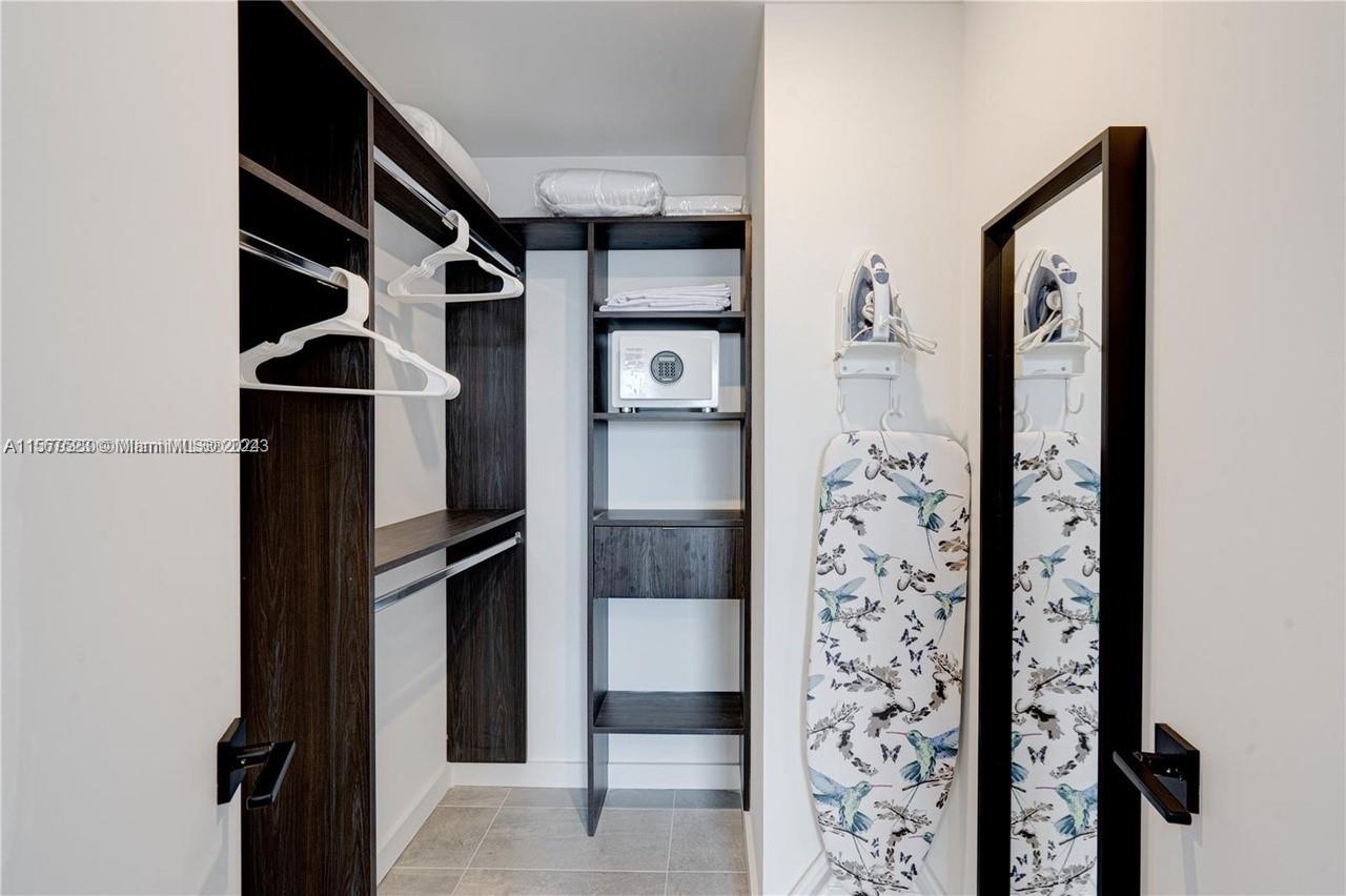 227 NE 2nd St 2205, Miami, Florida 33132, 1 Bedroom Bedrooms, ,1 BathroomBathrooms,Residentiallease,For Rent,227 NE 2nd St 2205,A11567523