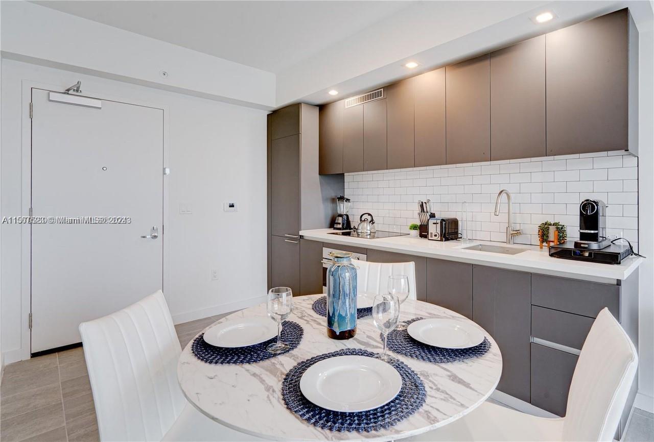 227 NE 2nd St 2205, Miami, Florida 33132, 1 Bedroom Bedrooms, ,1 BathroomBathrooms,Residentiallease,For Rent,227 NE 2nd St 2205,A11567523