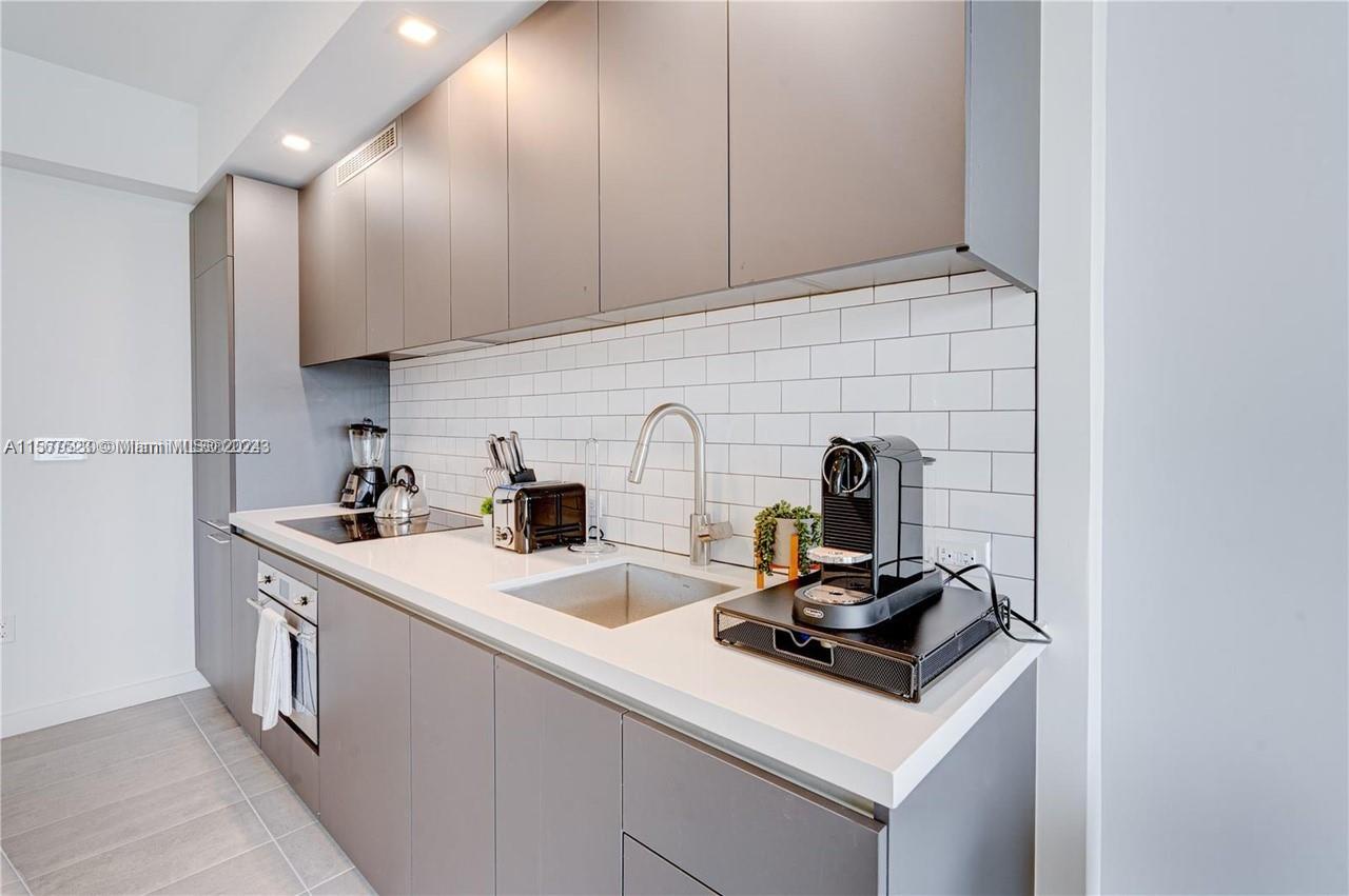 227 NE 2nd St 2205, Miami, Florida 33132, 1 Bedroom Bedrooms, ,1 BathroomBathrooms,Residentiallease,For Rent,227 NE 2nd St 2205,A11567523