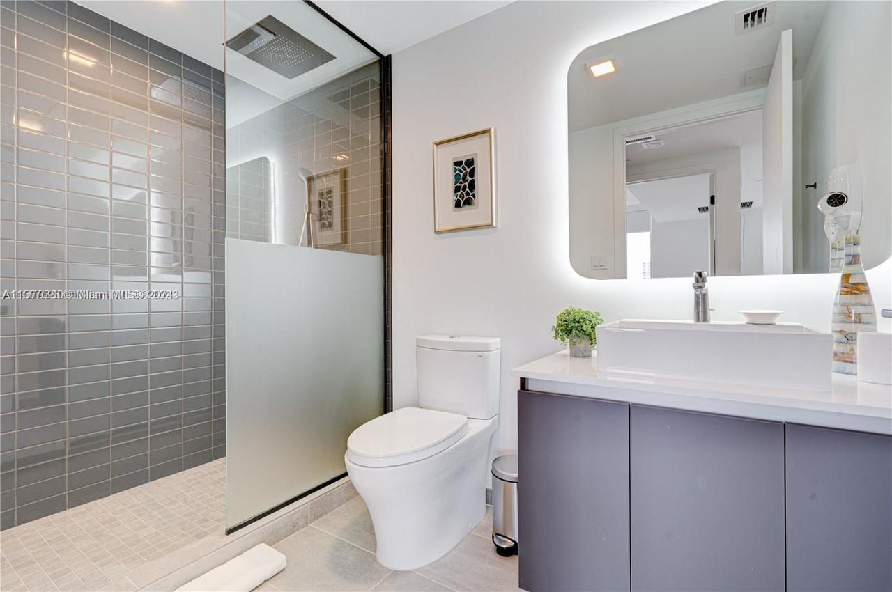 227 NE 2nd St 2205, Miami, Florida 33132, 1 Bedroom Bedrooms, ,1 BathroomBathrooms,Residentiallease,For Rent,227 NE 2nd St 2205,A11567523