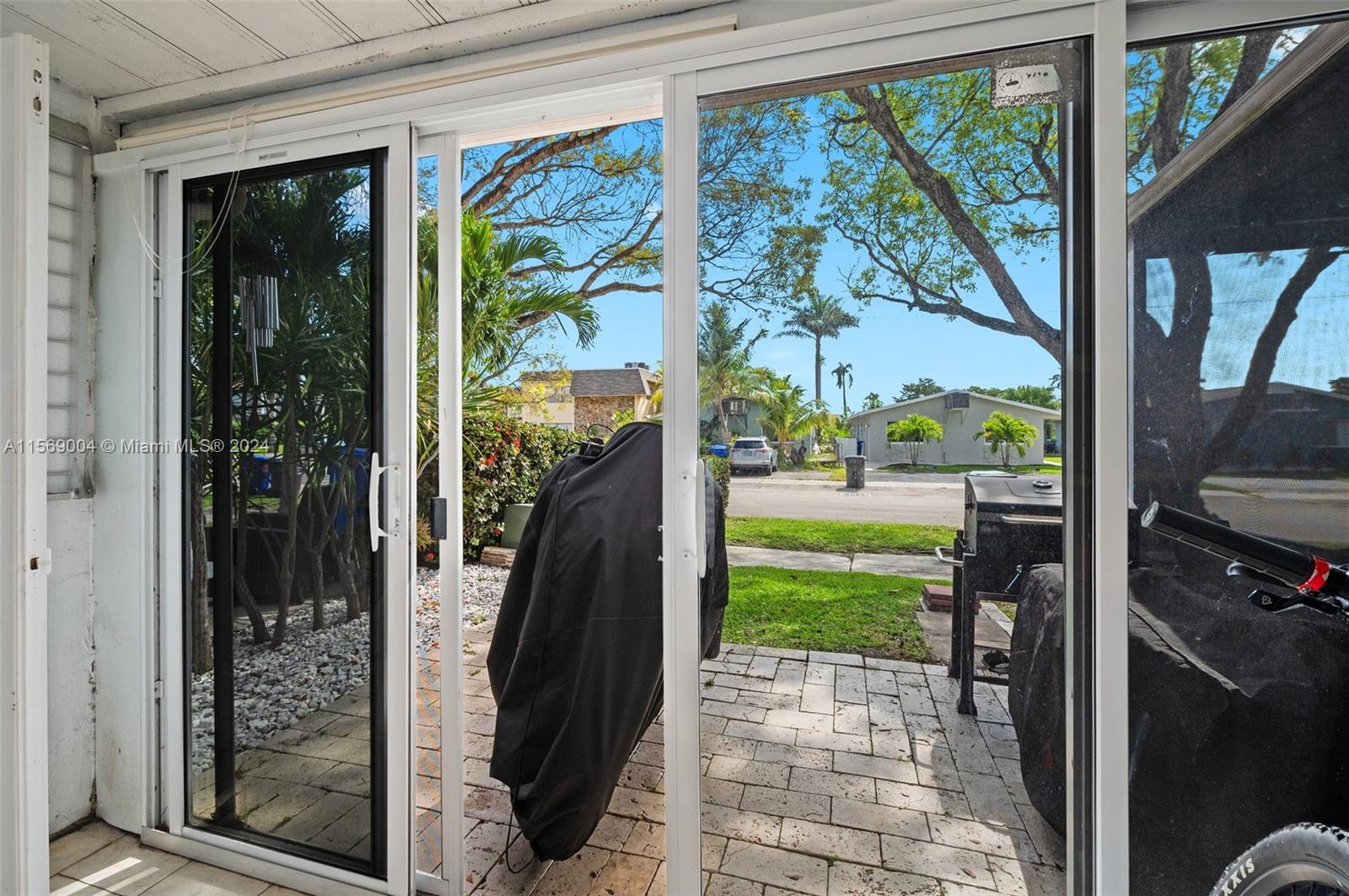 1413 N 15th Ave 8, Hollywood, Florida 33020, 2 Bedrooms Bedrooms, ,2 BathroomsBathrooms,Residential,For Sale,1413 N 15th Ave 8,A11569004