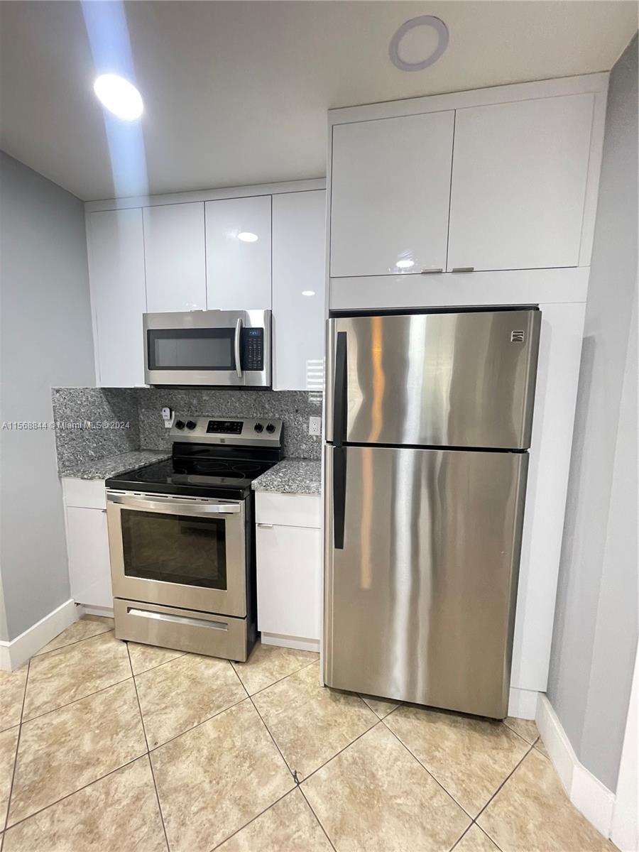 18310 NW 68th Ave D, Hialeah, Florida 33015, 1 Bedroom Bedrooms, ,1 BathroomBathrooms,Residentiallease,For Rent,18310 NW 68th Ave D,A11568844