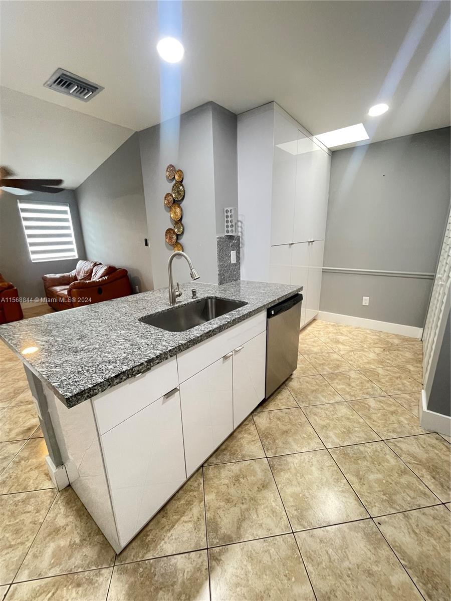 18310 NW 68th Ave D, Hialeah, Florida 33015, 1 Bedroom Bedrooms, ,1 BathroomBathrooms,Residentiallease,For Rent,18310 NW 68th Ave D,A11568844