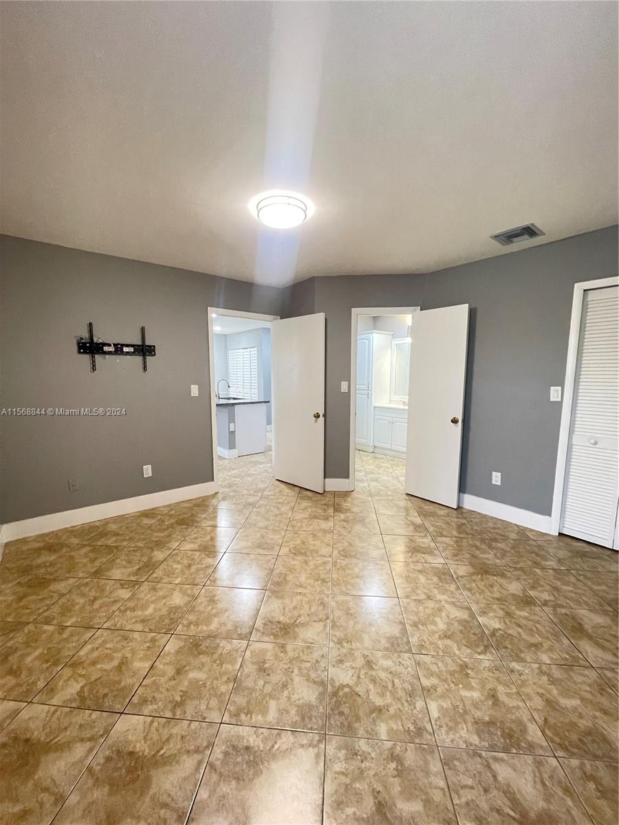 18310 NW 68th Ave D, Hialeah, Florida 33015, 1 Bedroom Bedrooms, ,1 BathroomBathrooms,Residentiallease,For Rent,18310 NW 68th Ave D,A11568844