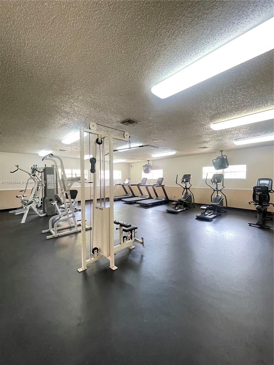 18310 NW 68th Ave D, Hialeah, Florida 33015, 1 Bedroom Bedrooms, ,1 BathroomBathrooms,Residentiallease,For Rent,18310 NW 68th Ave D,A11568844