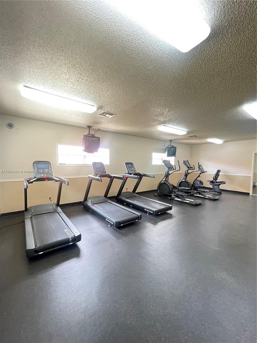 18310 NW 68th Ave D, Hialeah, Florida 33015, 1 Bedroom Bedrooms, ,1 BathroomBathrooms,Residentiallease,For Rent,18310 NW 68th Ave D,A11568844