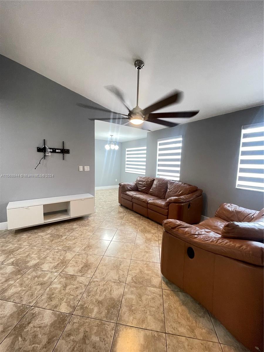 18310 NW 68th Ave D, Hialeah, Florida 33015, 1 Bedroom Bedrooms, ,1 BathroomBathrooms,Residentiallease,For Rent,18310 NW 68th Ave D,A11568844