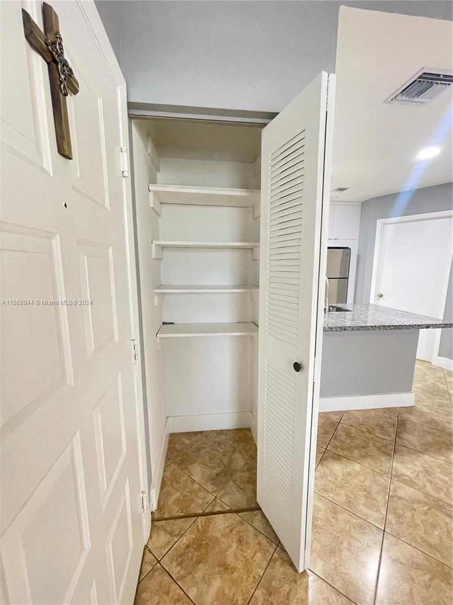 18310 NW 68th Ave D, Hialeah, Florida 33015, 1 Bedroom Bedrooms, ,1 BathroomBathrooms,Residentiallease,For Rent,18310 NW 68th Ave D,A11568844